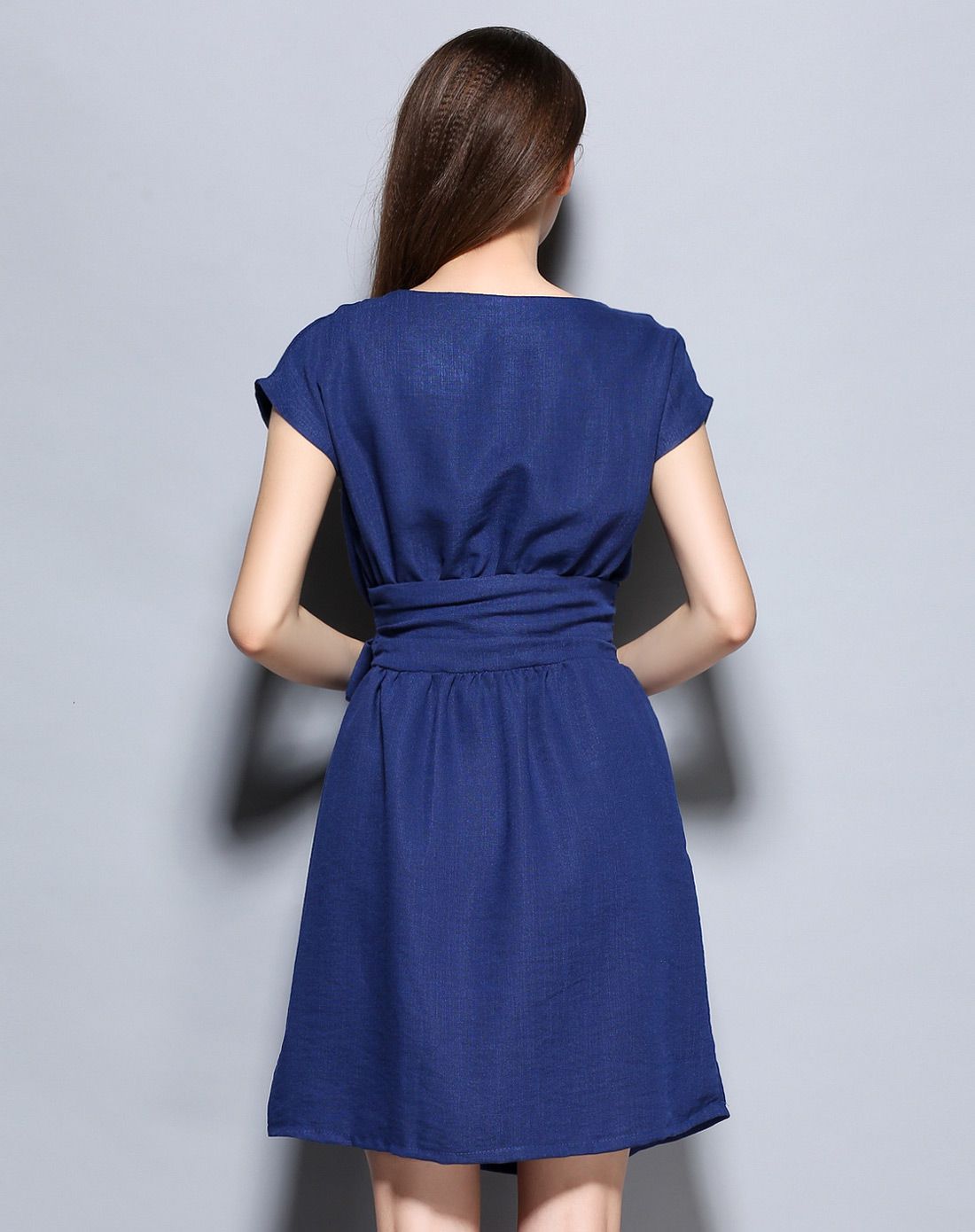 女款上青色连衣裙