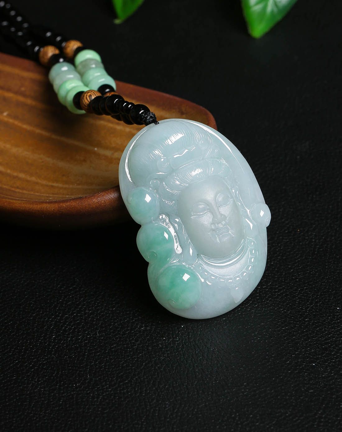 冰糯飘绿如意观音头天然a货翡翠挂件