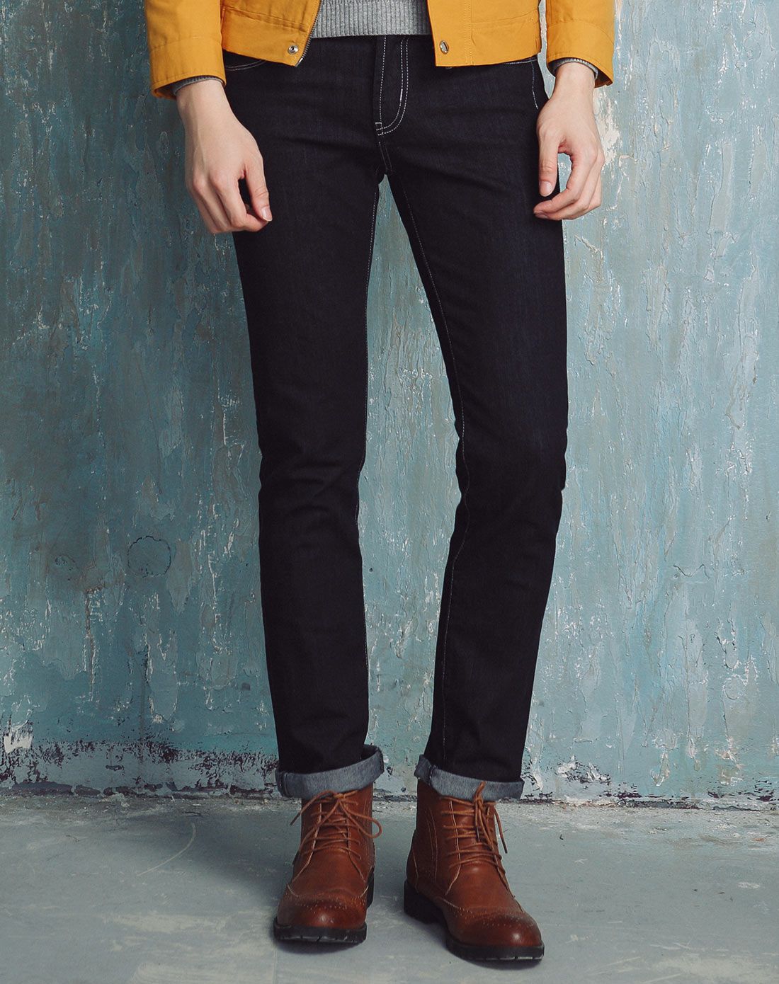 男款蓝黑时尚修身牛仔裤