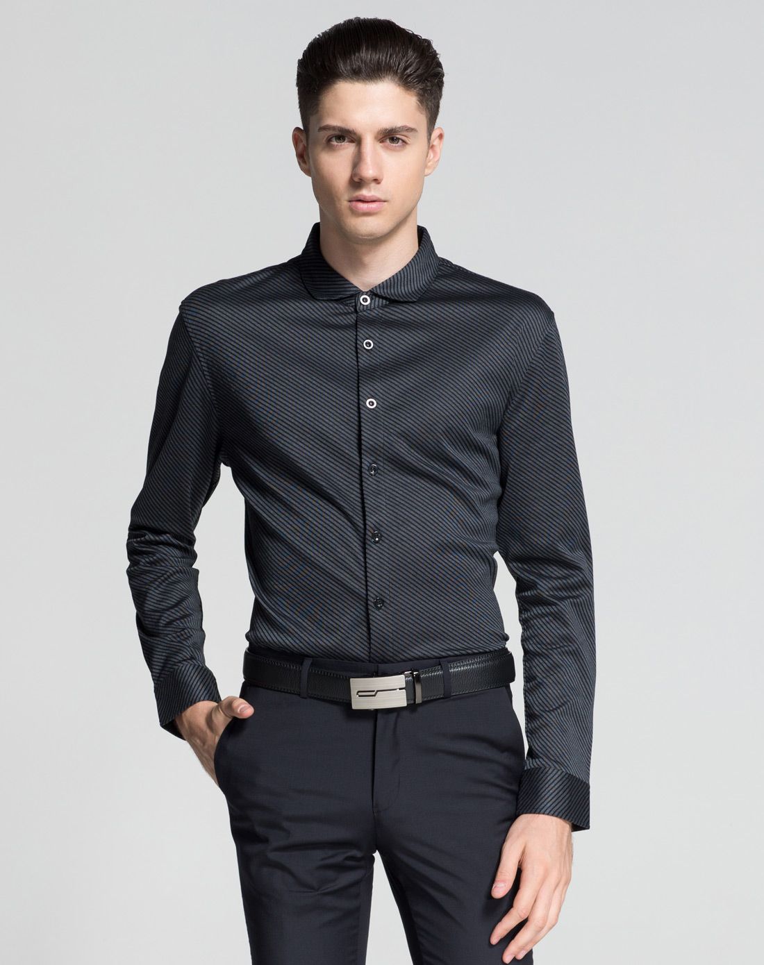 男款黑灰色斜纹衬衫