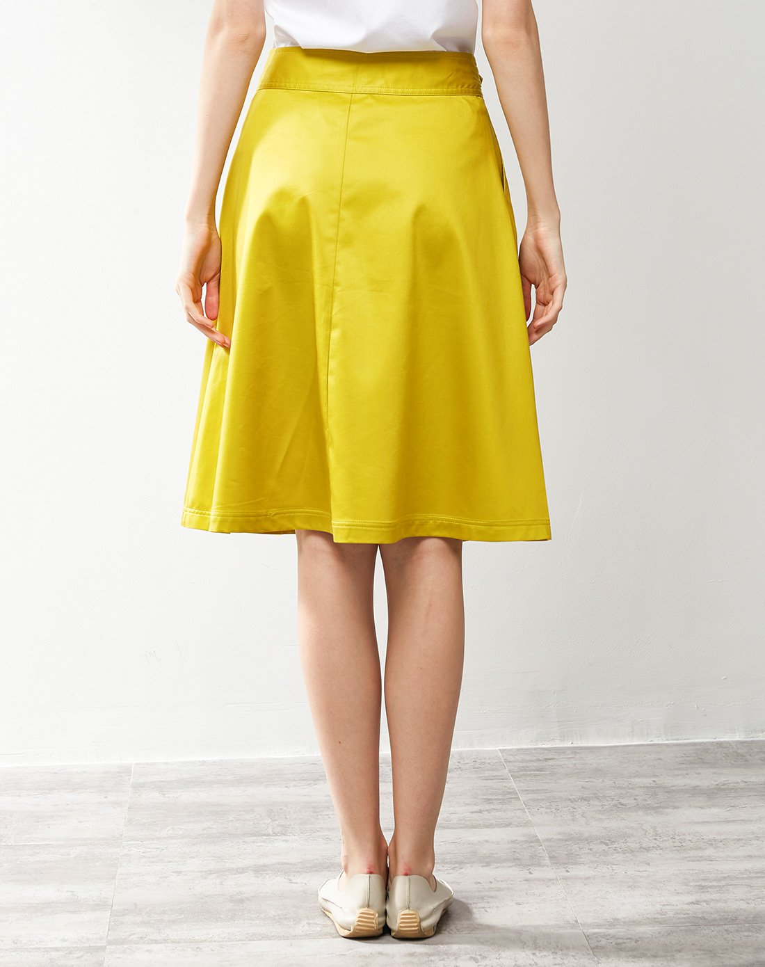 鹅黄色个性腰头a字裙