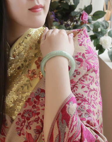 一品翠 冰糯浅绿莹润细腻高贵大方翡翠手镯62mm(附证书)