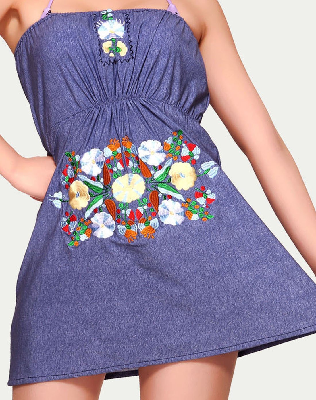 大面积刺绣女款沙滩度假抹胸裙