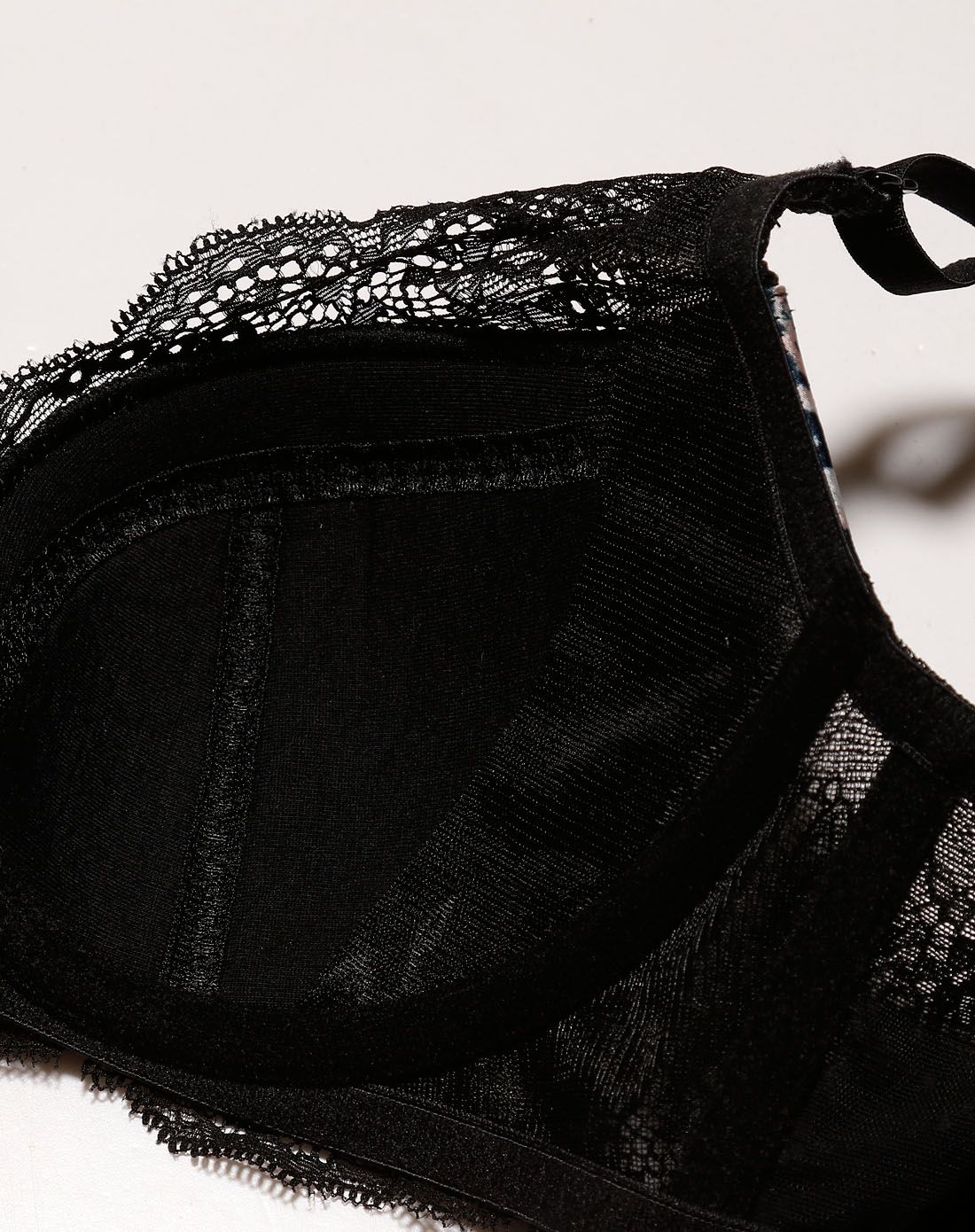 aimer女士款黑色拼接绣花3/4薄杯文胸