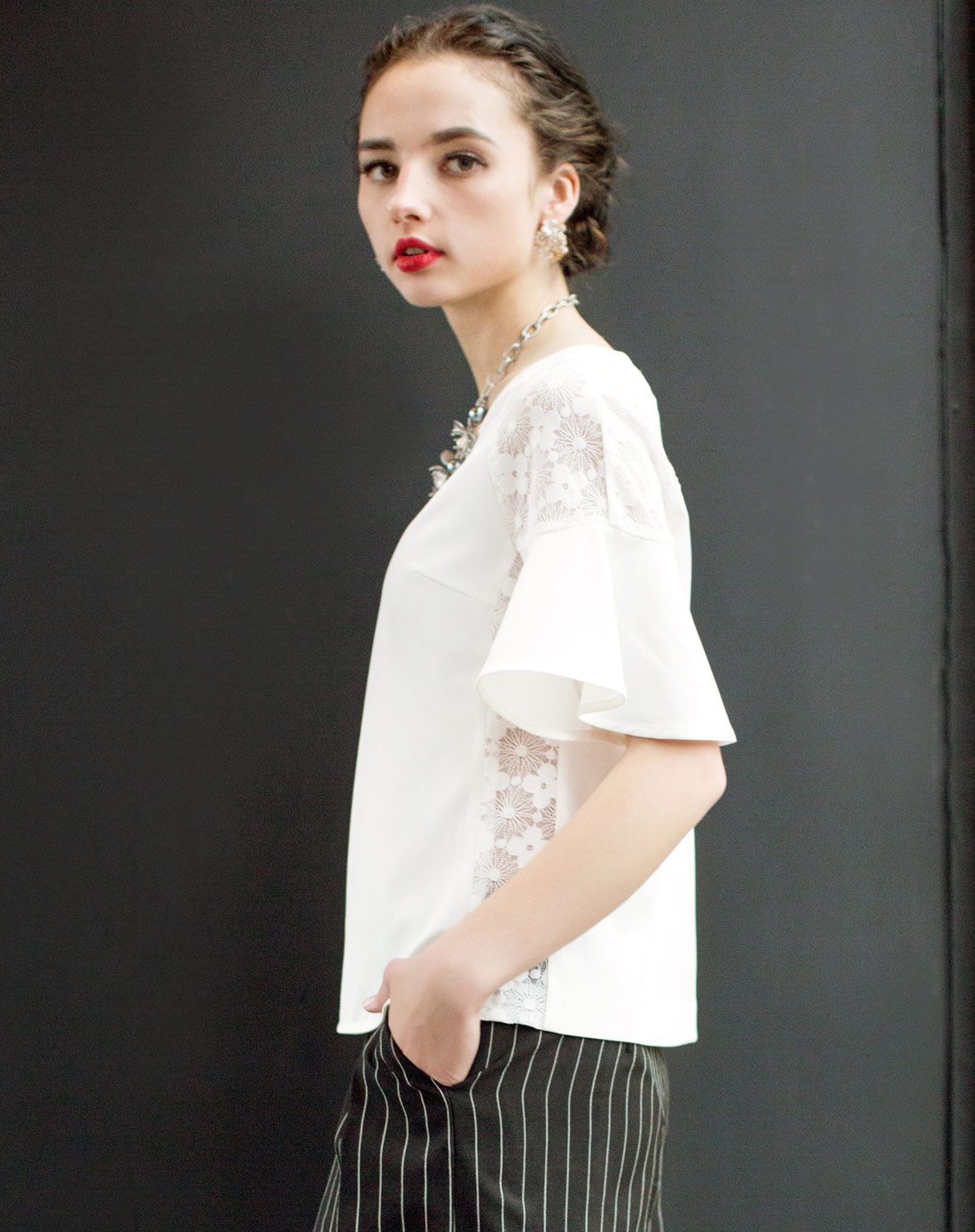 黛雅可daiyake【夏新款】 荔枝糖 优雅蕾丝拼接波浪袖蕾丝衫361401101