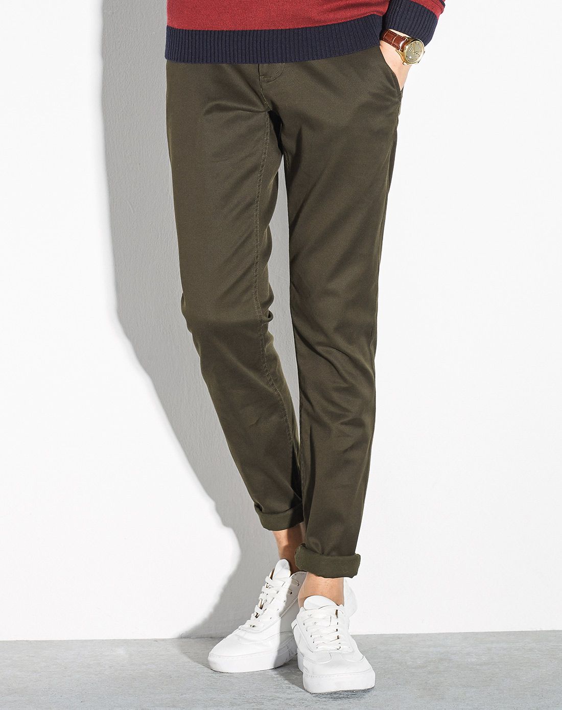 男款深军绿修身窄脚裤