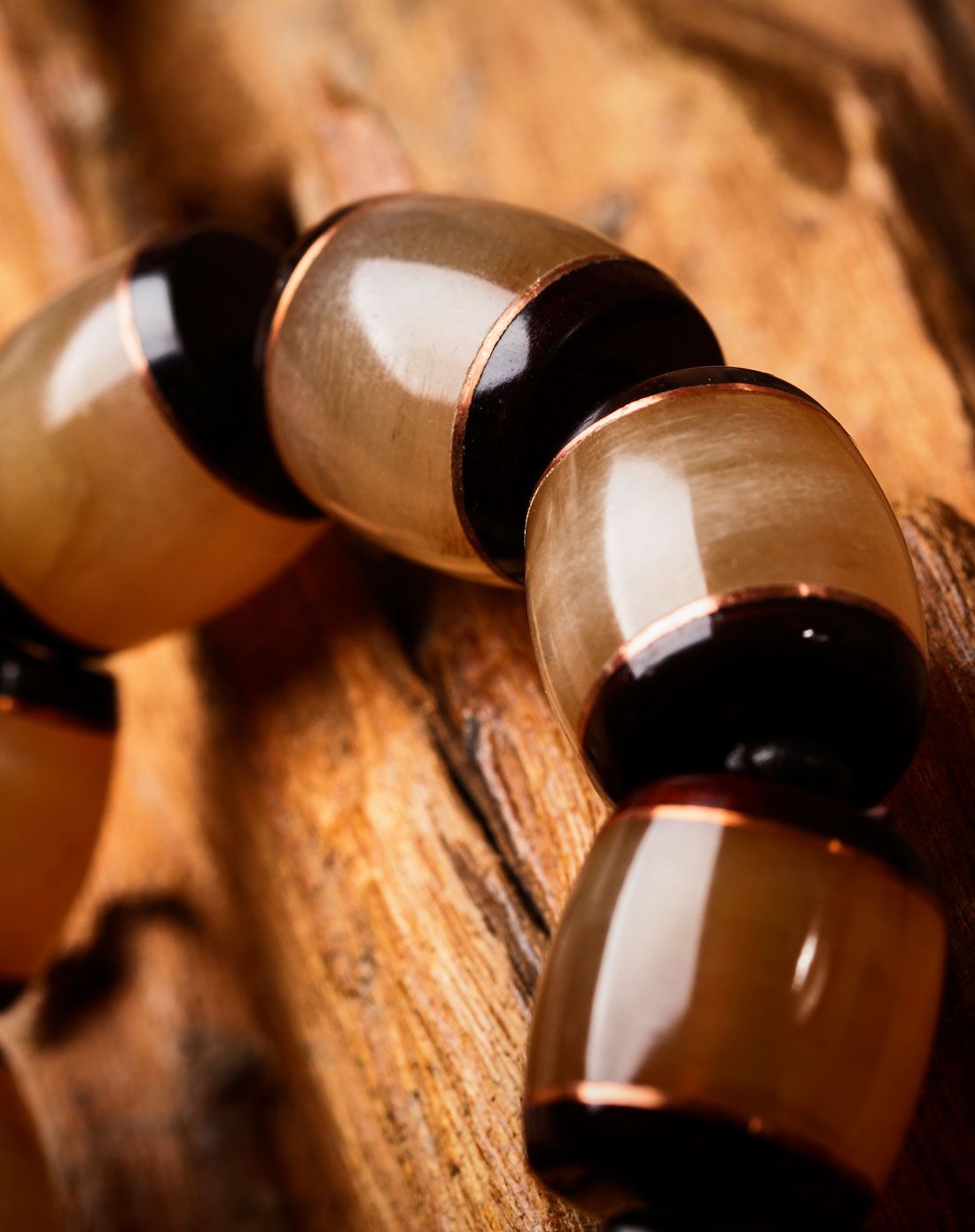 尼泊尔.原住民天然手工串制珍品血丝羊角18mm手串(男士)