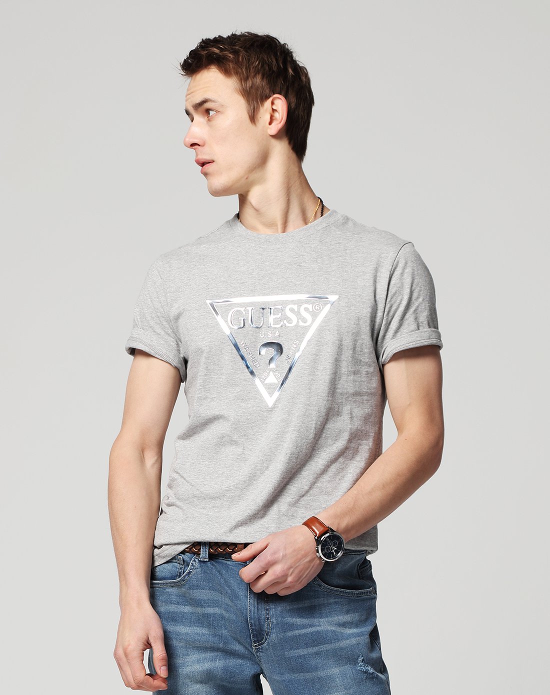 guess 情侣款18春男士倒三角logo短袖t恤