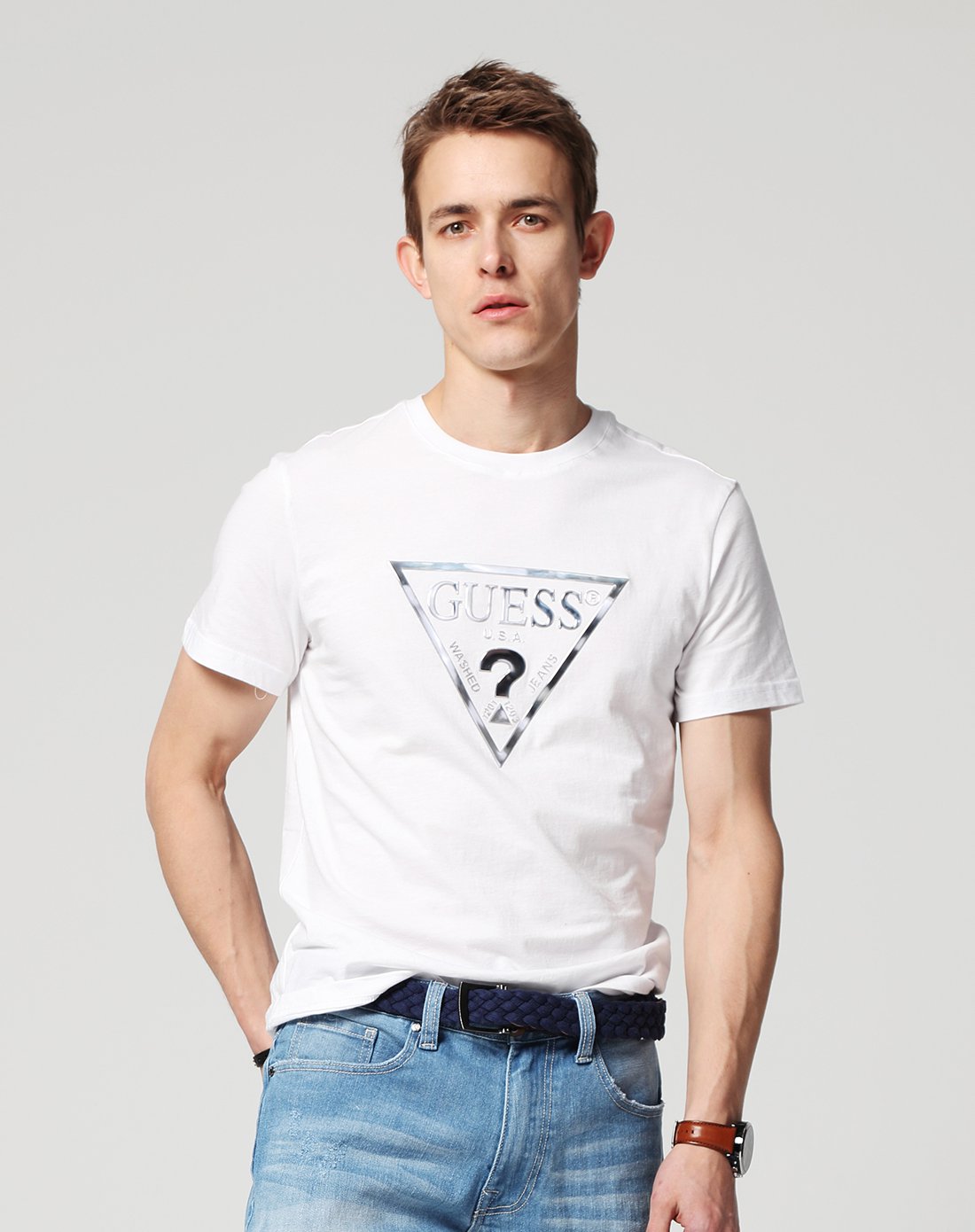 guess 情侣款18春男士倒三角logo短袖t恤