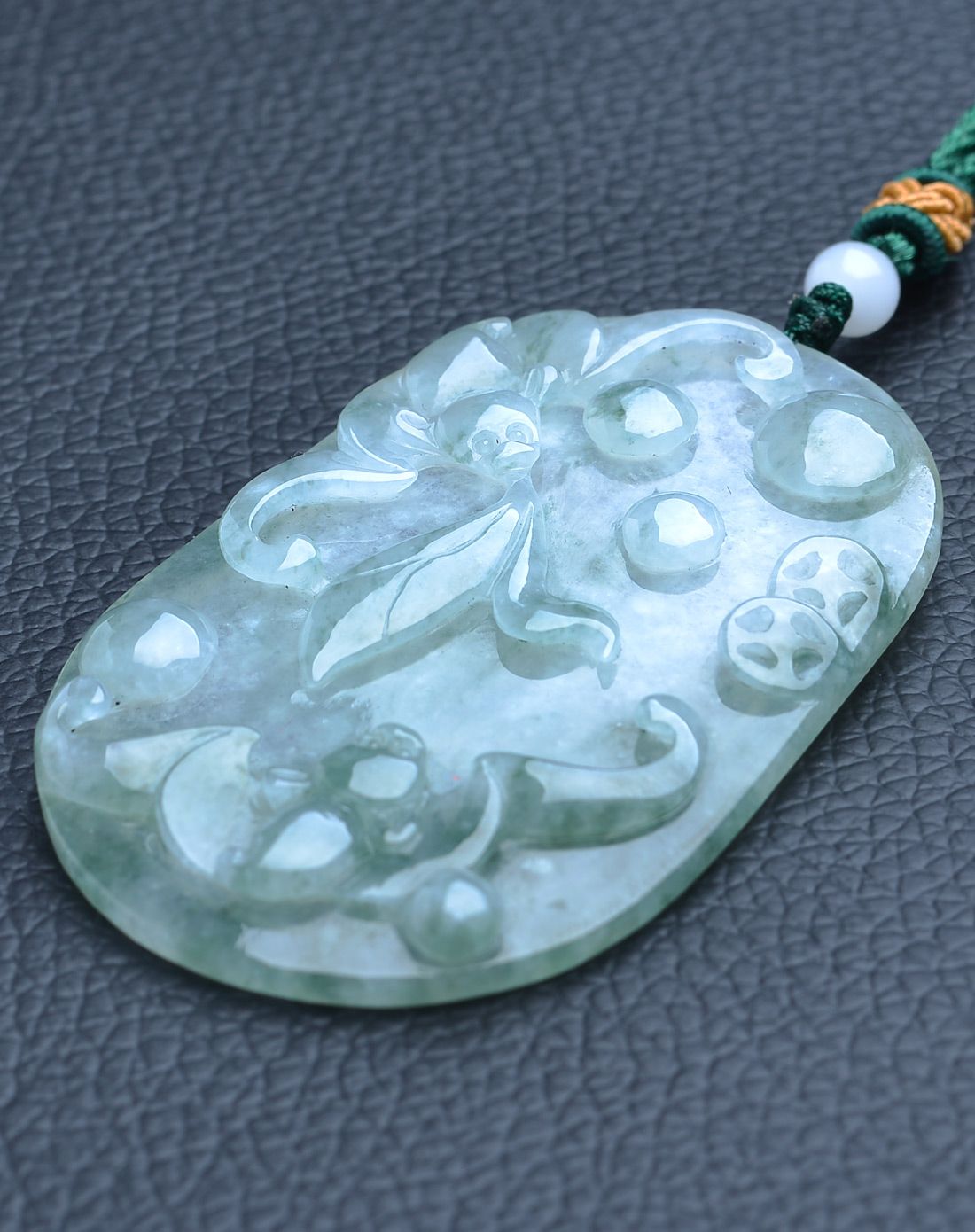 天然翡翠蝙蝠吊坠