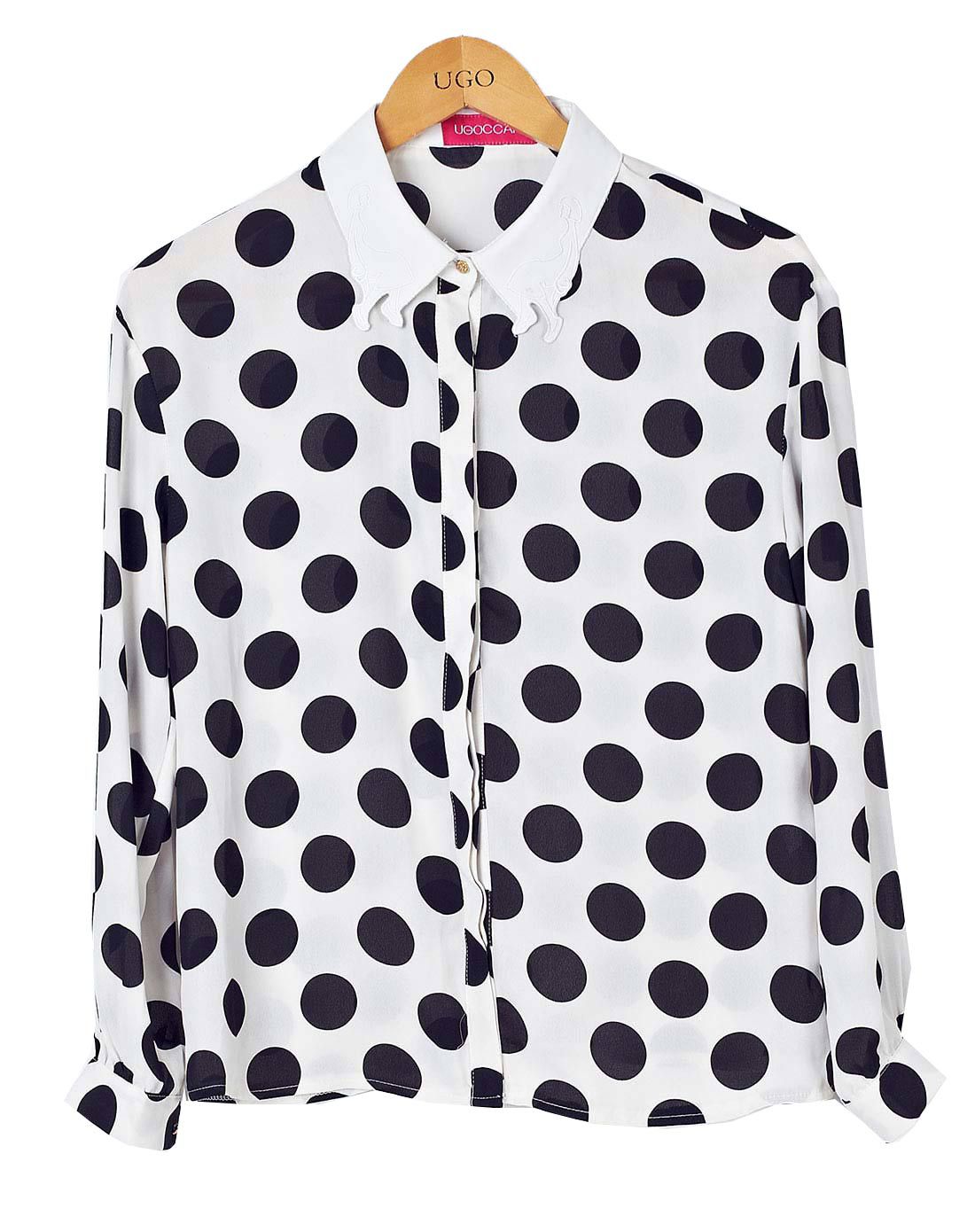 黑点白底合身款上衣