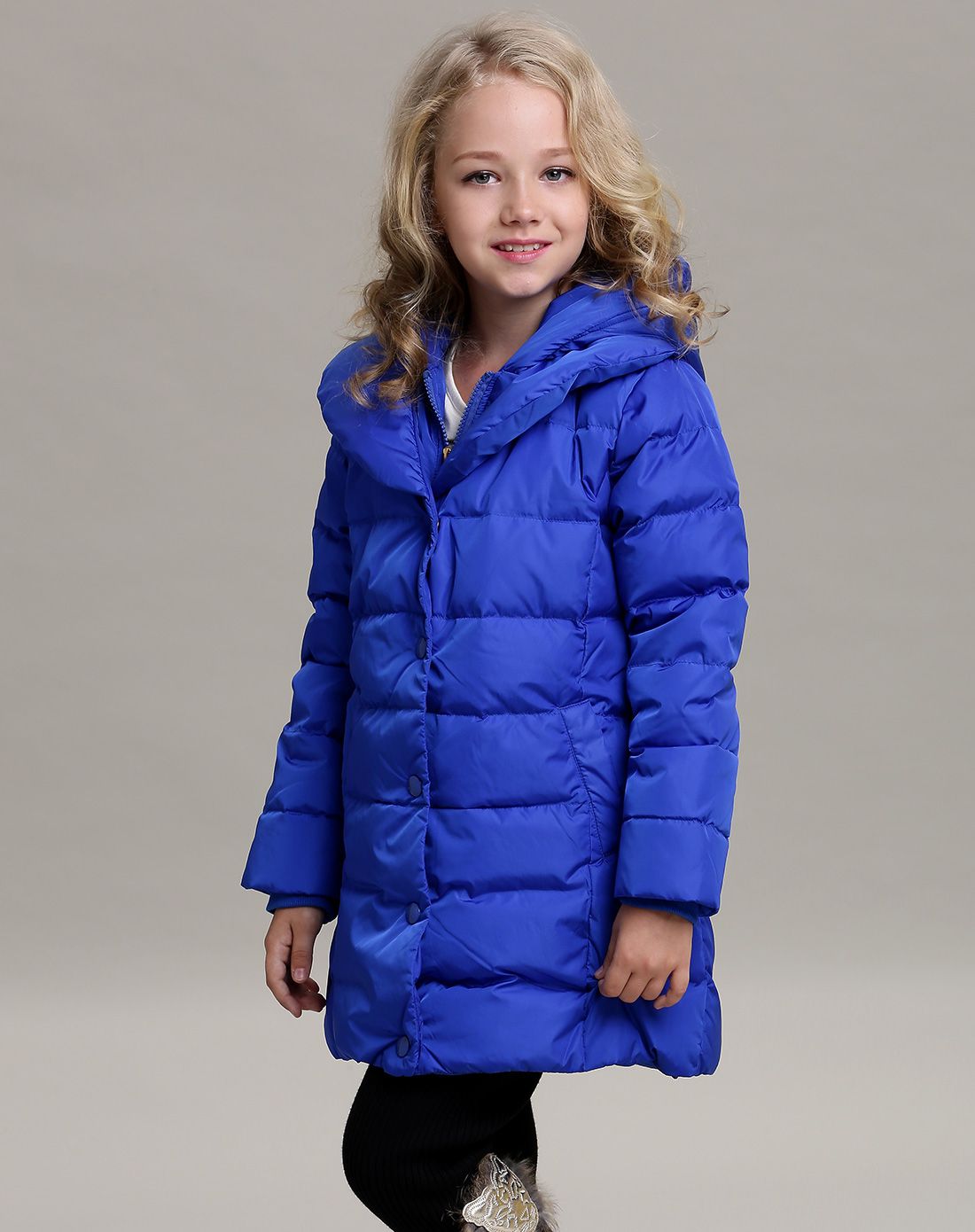 女童蓝色宽松型羽绒服