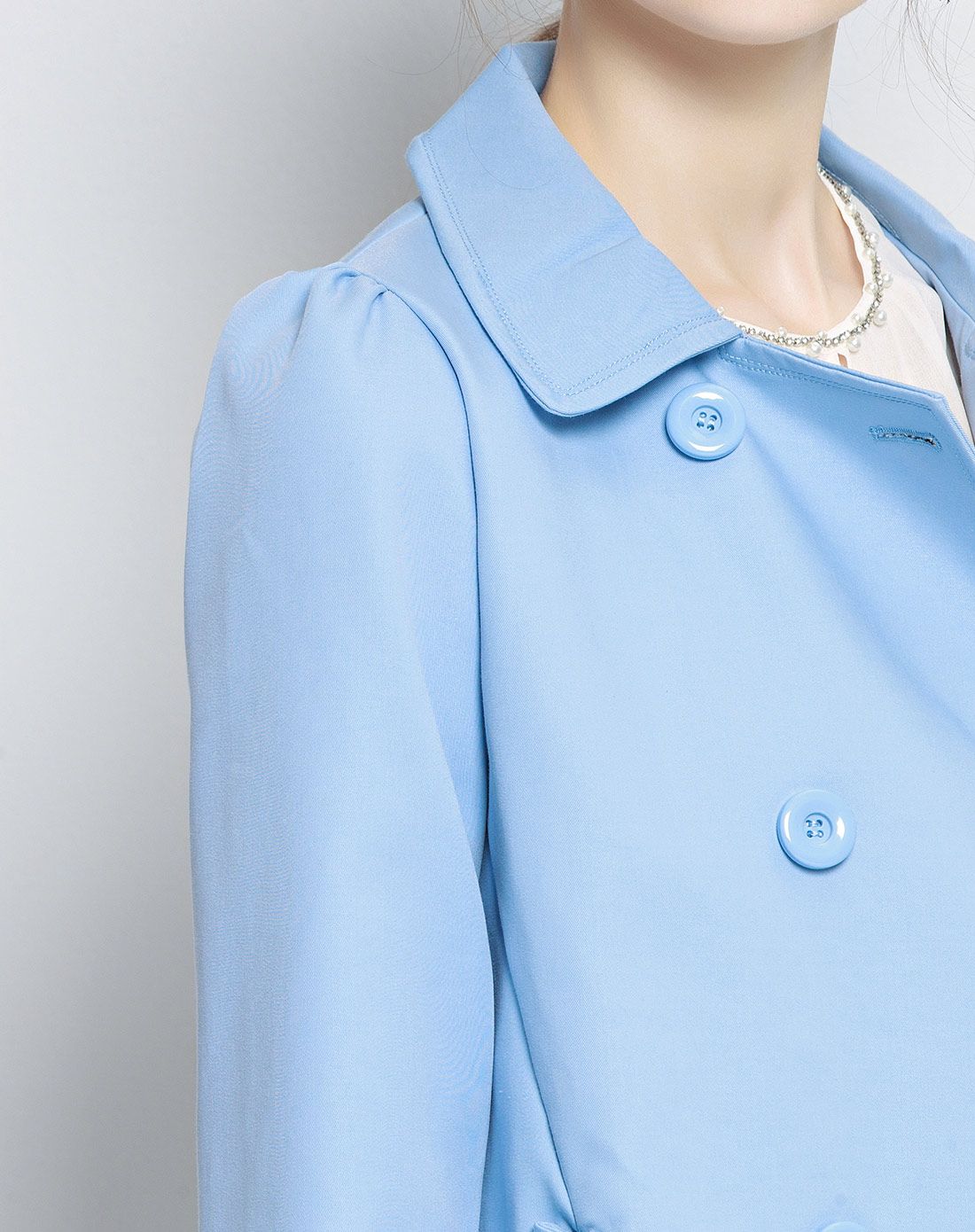 鸽蓝色双排扣外套