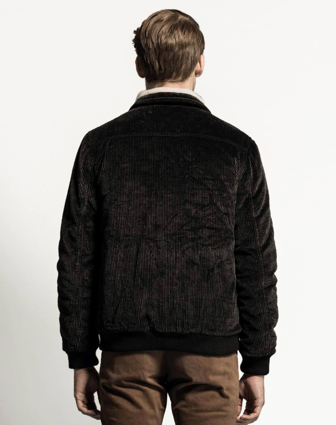 黑色灯芯绒翻领棉衣