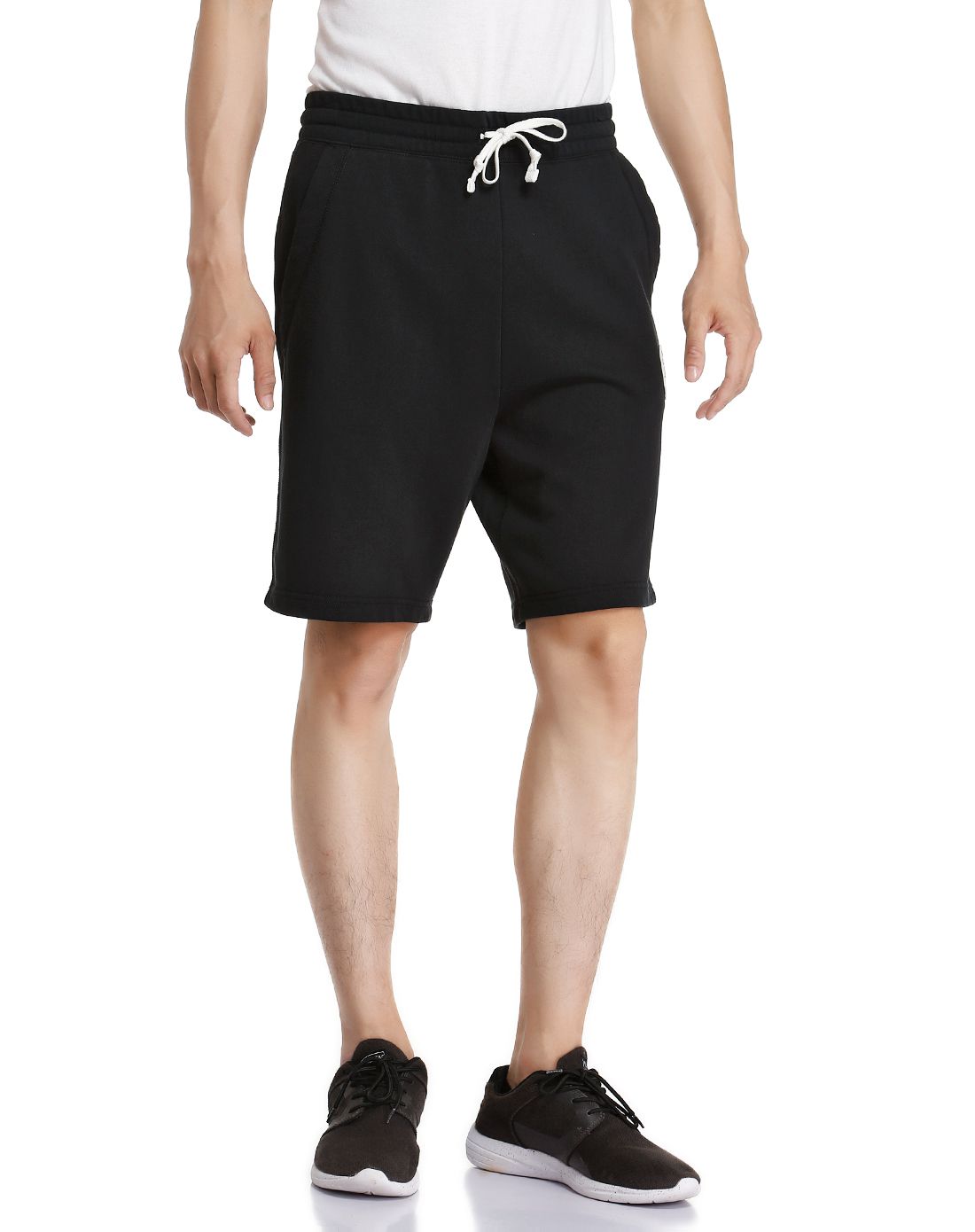 柔软简约 男款黑色短裤