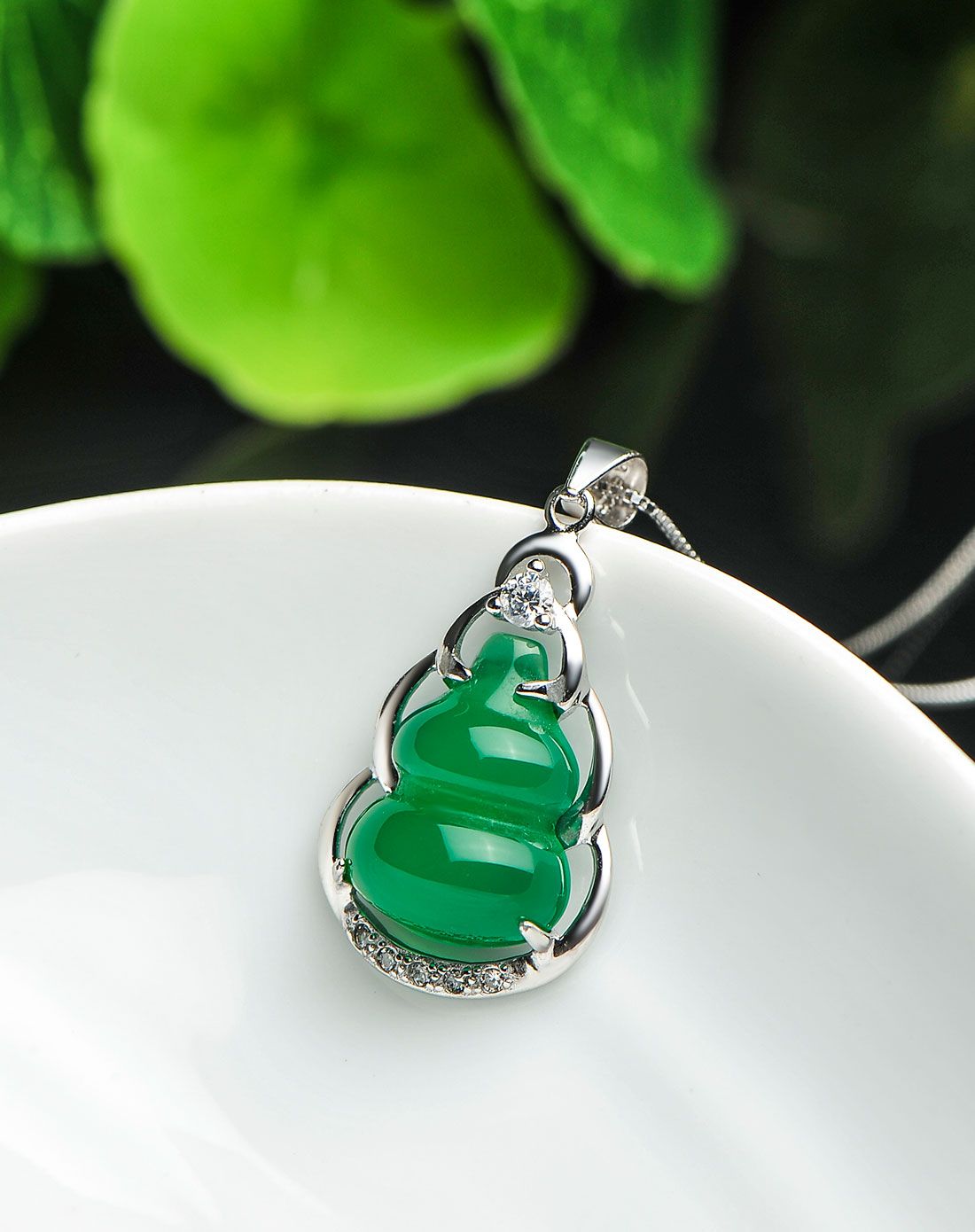 > 冰种满绿玉髓葫芦吊坠(附证书)