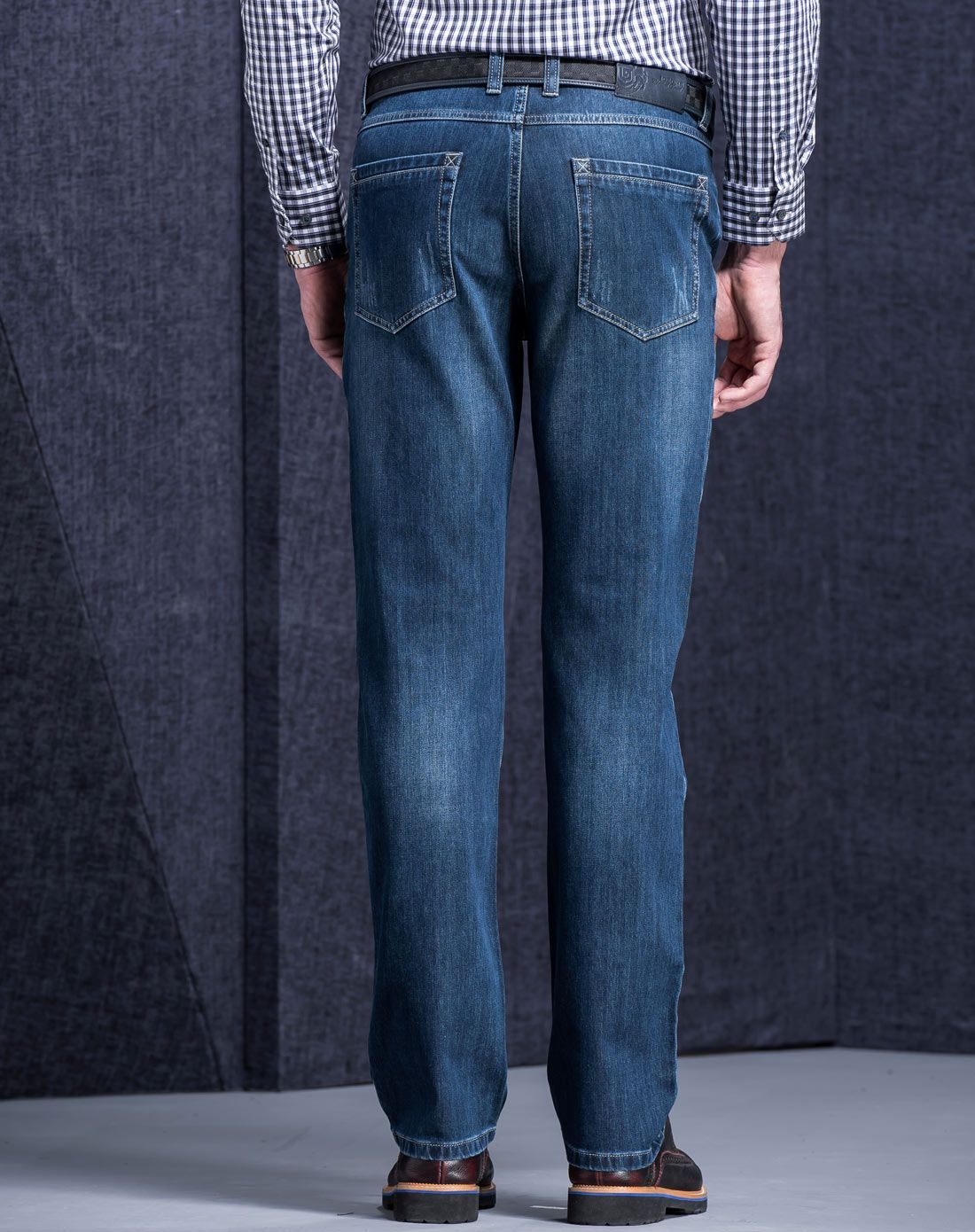 时尚休闲蓝黑粗斜纹竹节牛仔裤