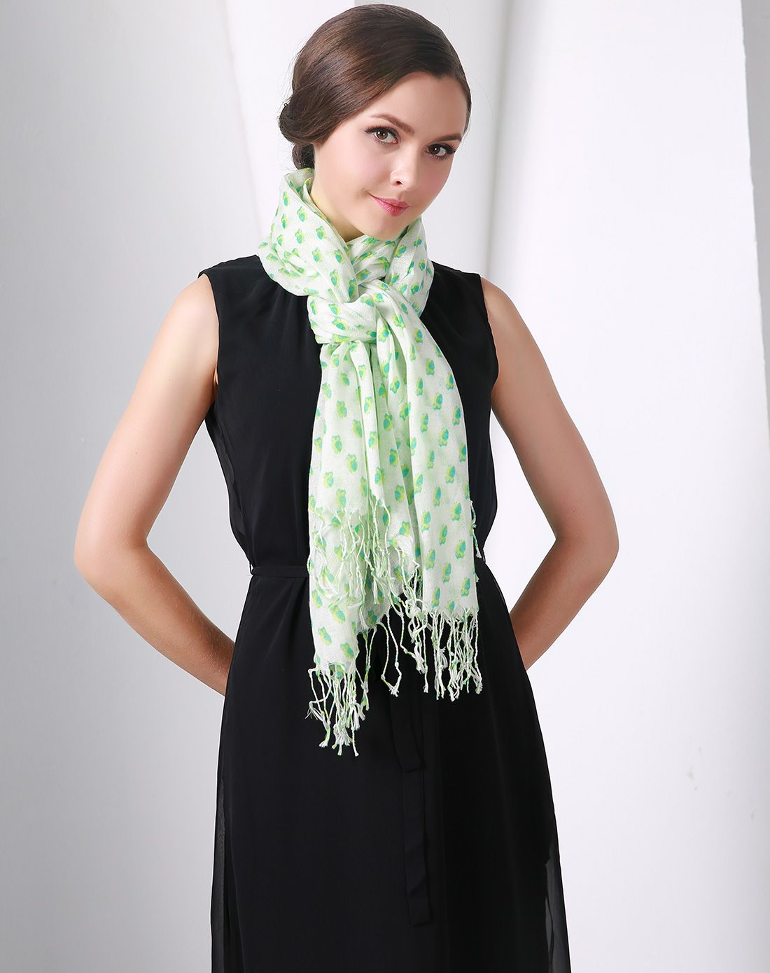 女士白色素雅印花时尚雪纺围巾披肩