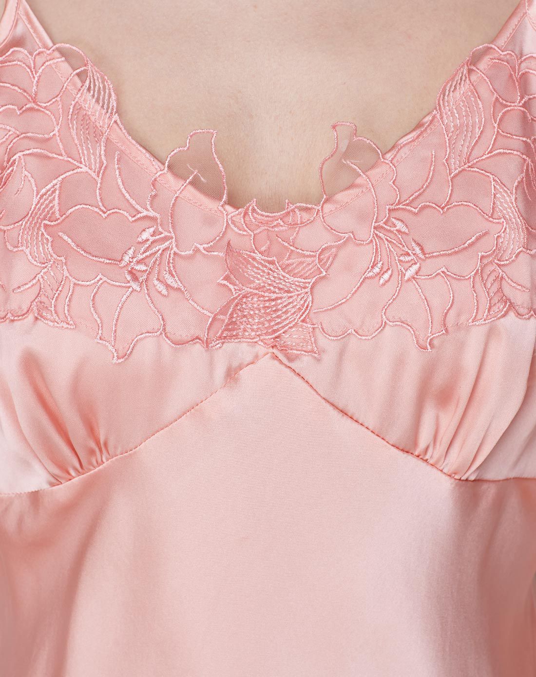 粉色性感蕾丝裙边修身长款吊带裙