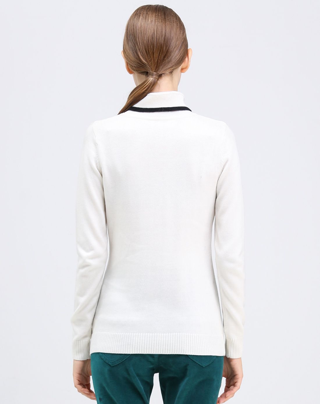 白色修身百搭针织衫