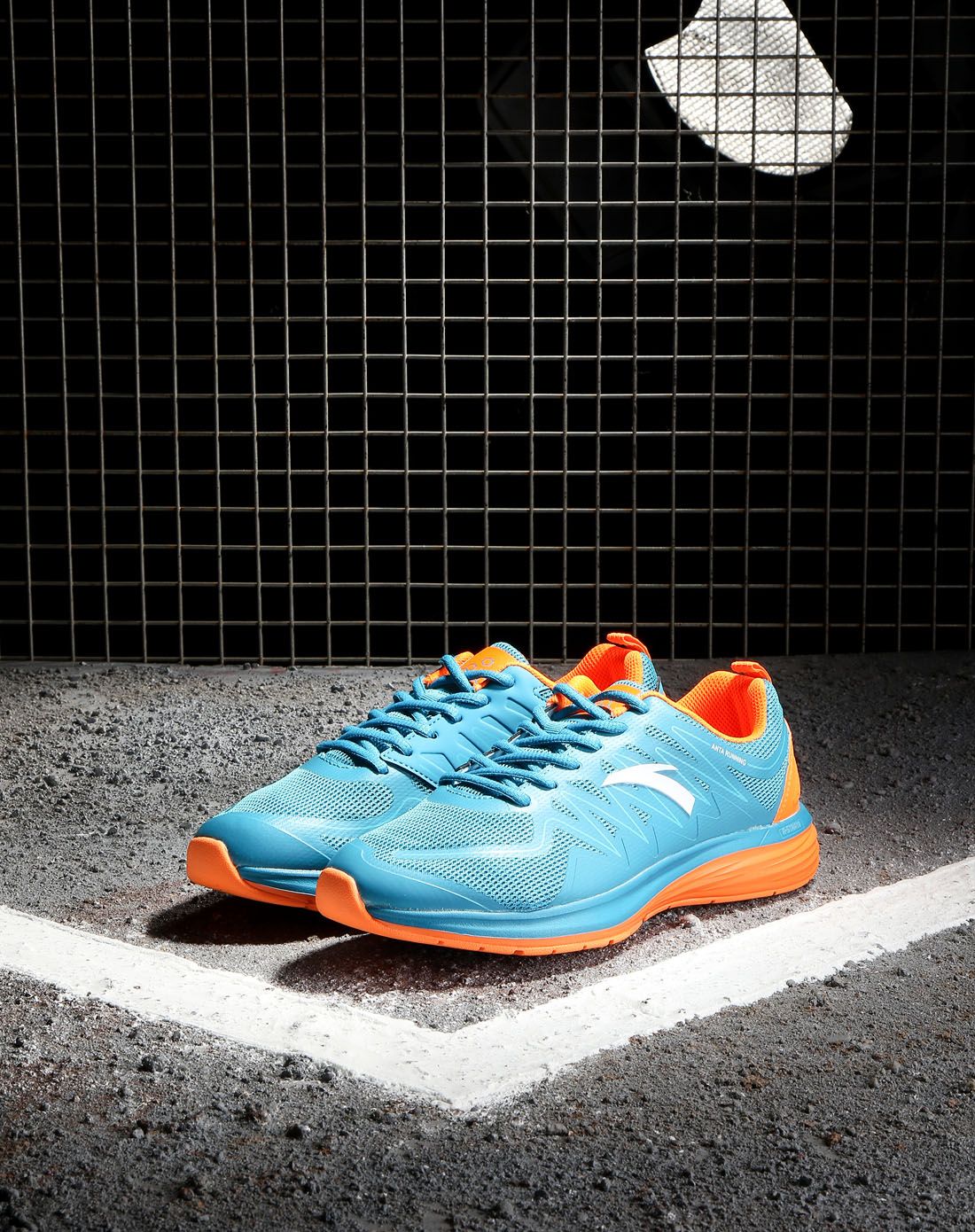 安踏男女缓震透气 男款星际蓝配橘红色跑鞋11535500-3_唯品会