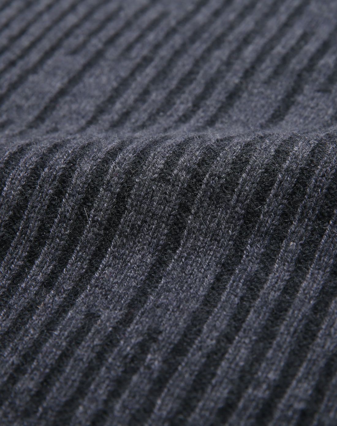 男士炭灰v搭领加厚羊绒衫