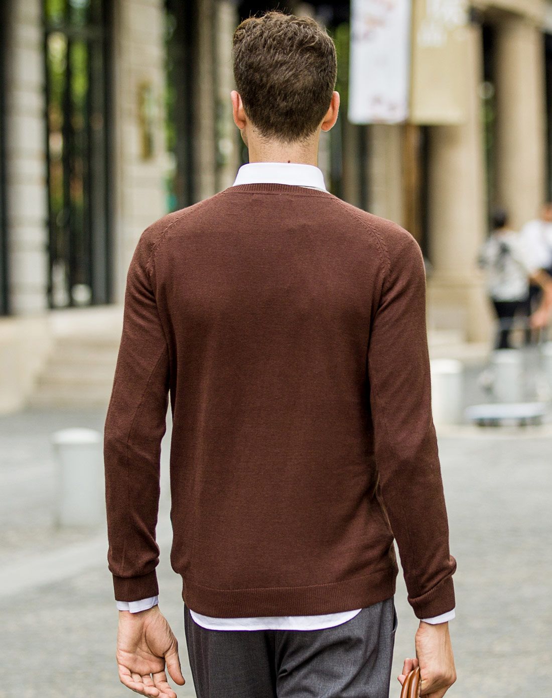 男咖啡色长袖线衫