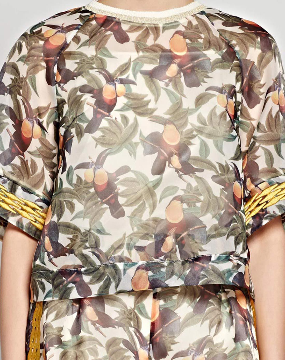 米白色复古印花针织圆领落肩上衣