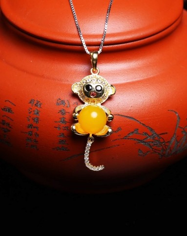 灵猴献瑞925银镶黄玉髓猴子吊坠送银链