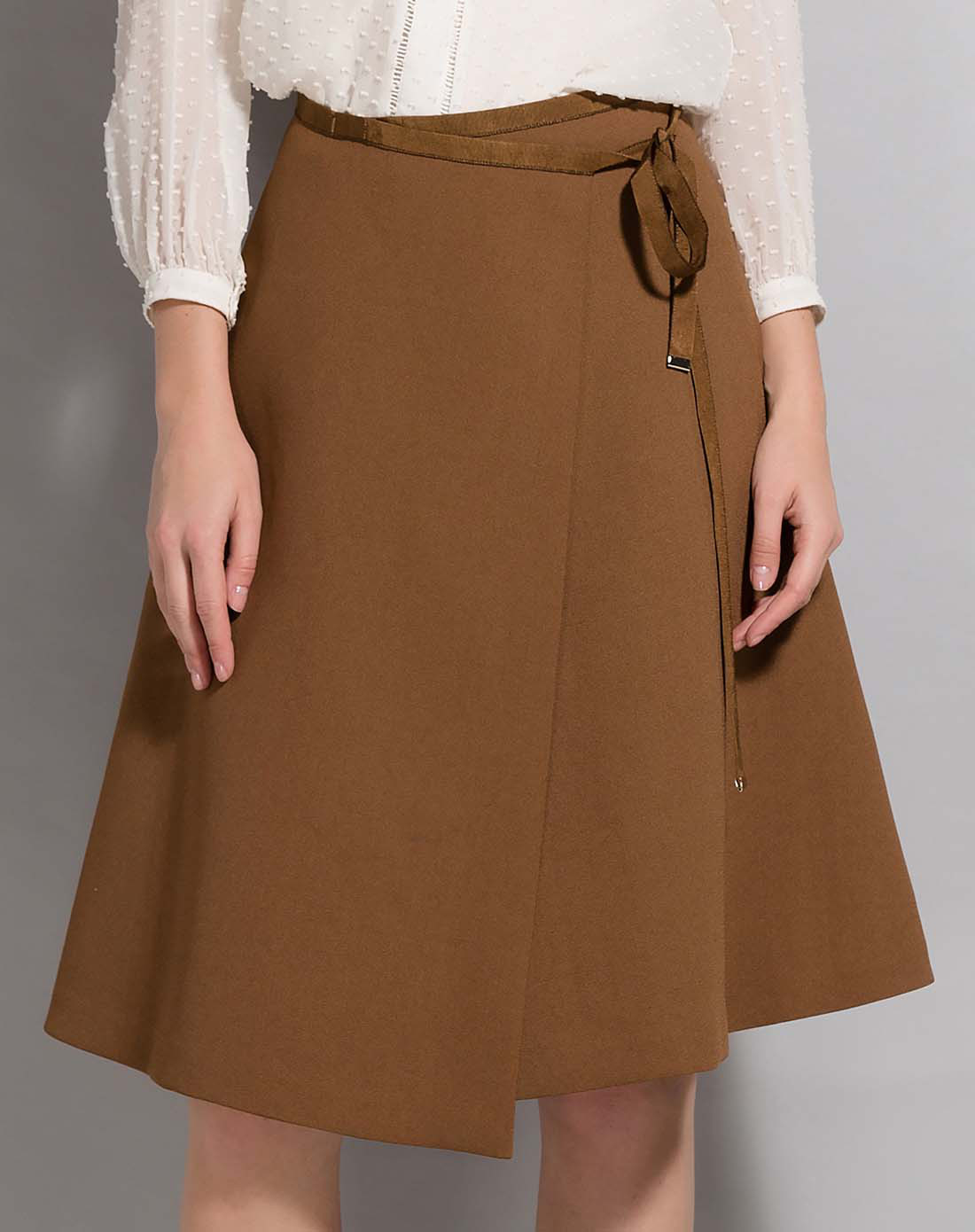 浅棕色简约大气百搭系带开衩中裙半裙