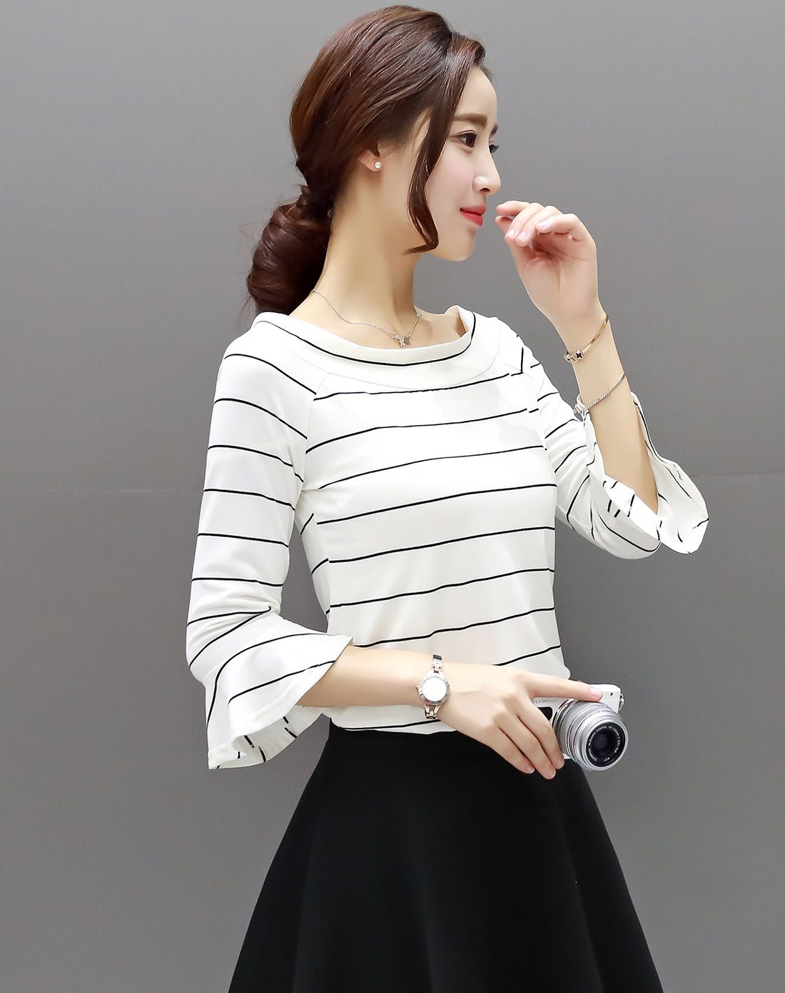 一字领荷叶边袖口t恤