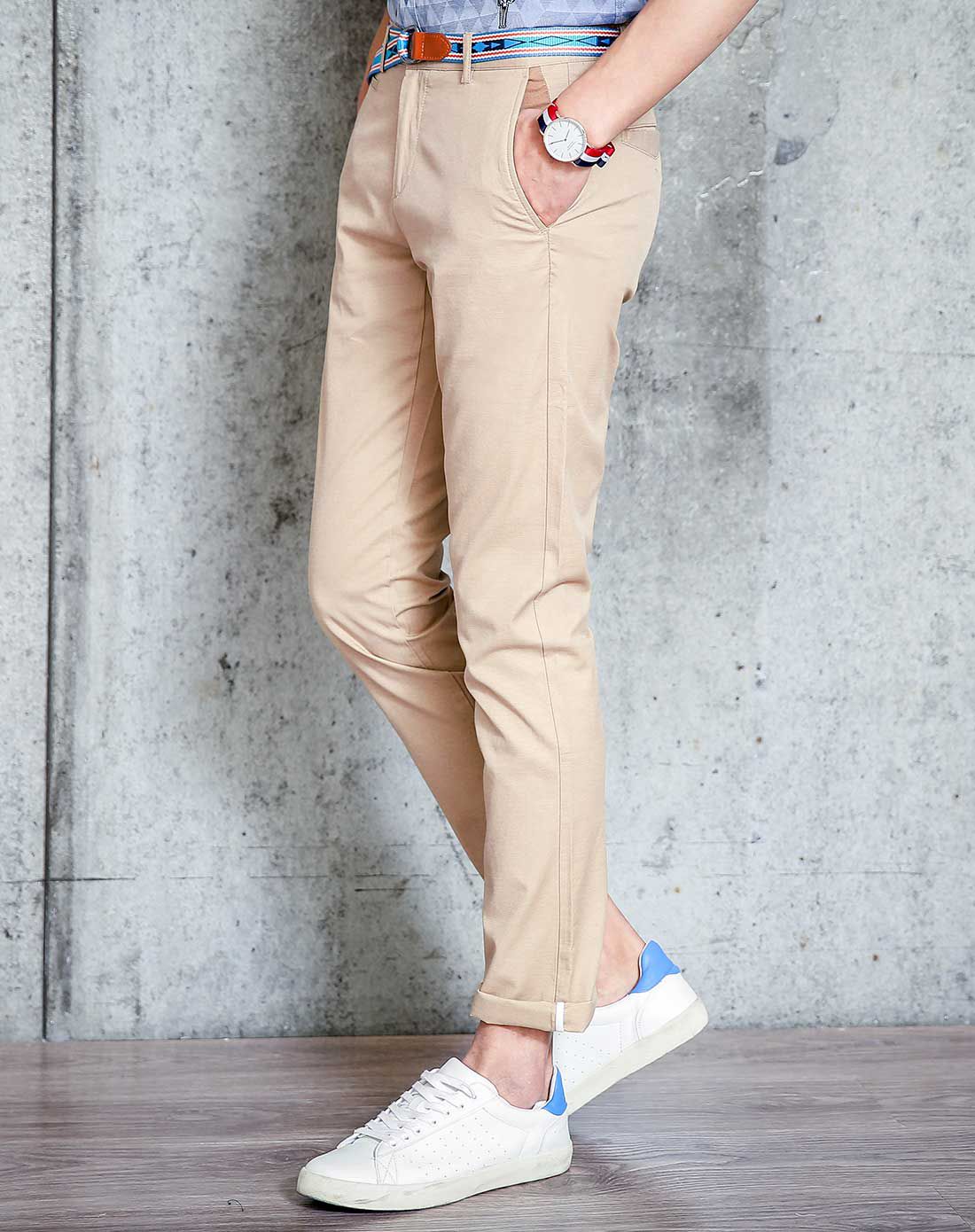 男款卡其修身窄脚裤