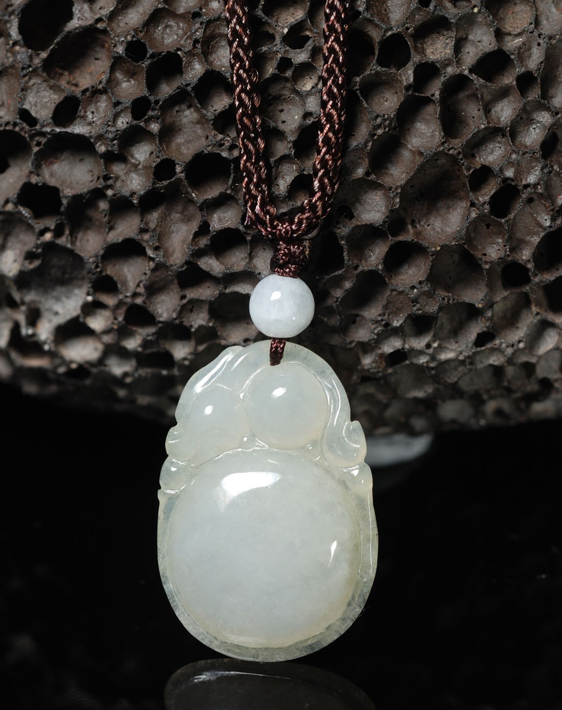 天然a货翡翠怀珠抱玉吊坠(附证书)