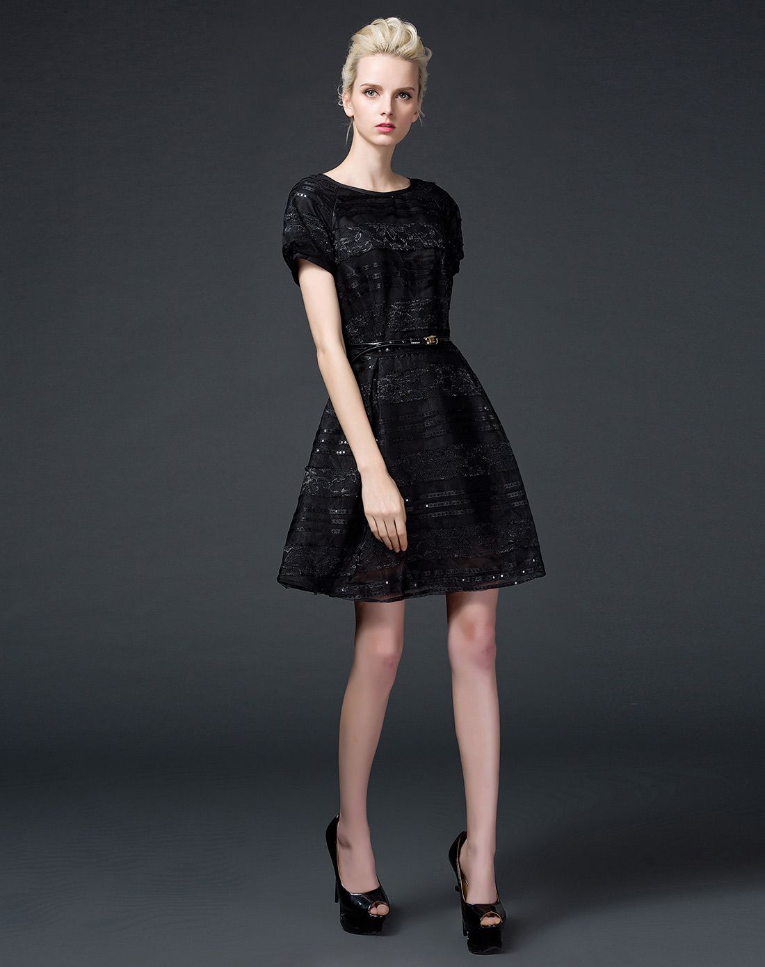 黑色优雅蕾丝短袖连衣裙