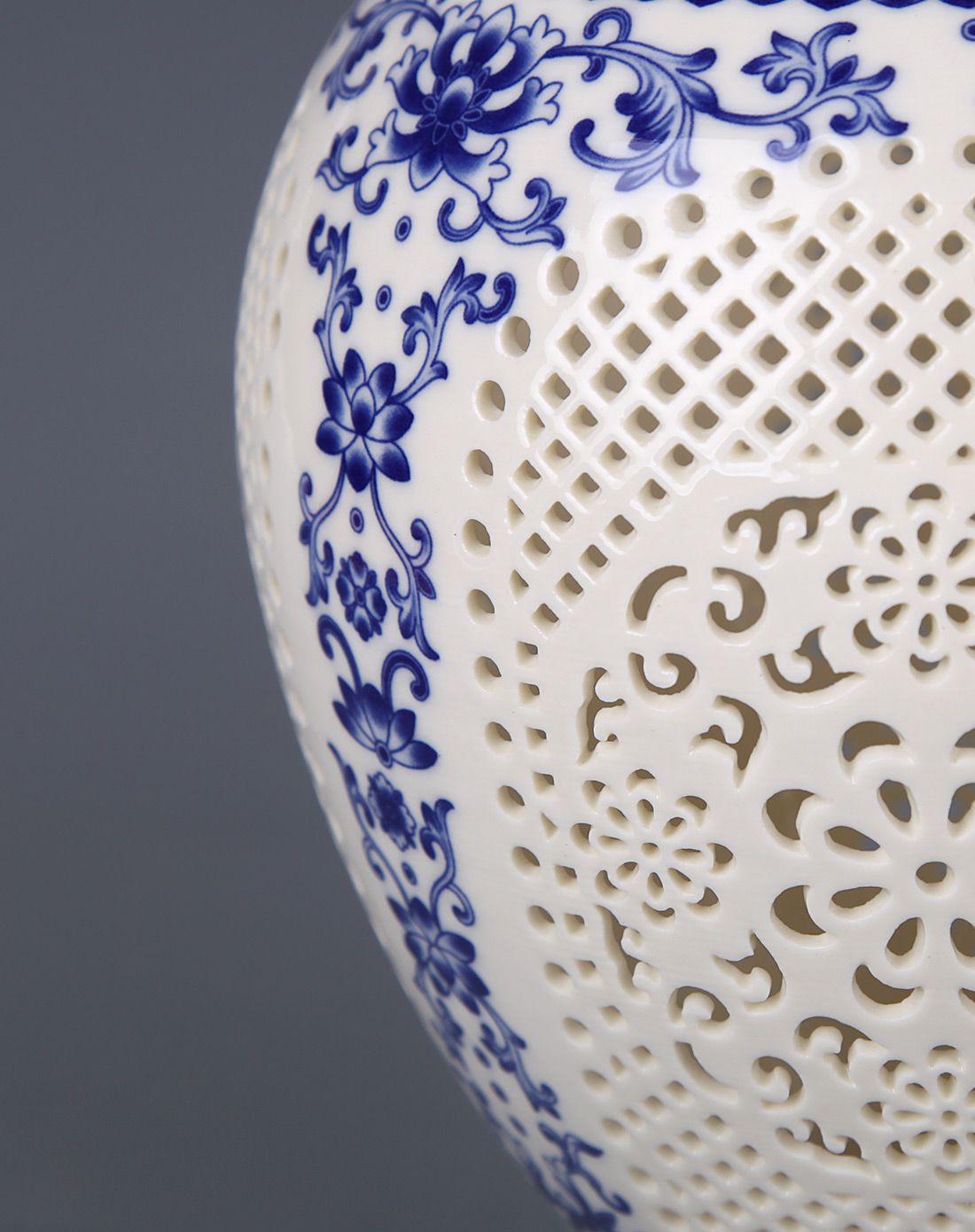 甄选佳瓷,陪你等烟雨-泥之歌陶瓷景德镇陶瓷多用途镂空金中转心瓶-青