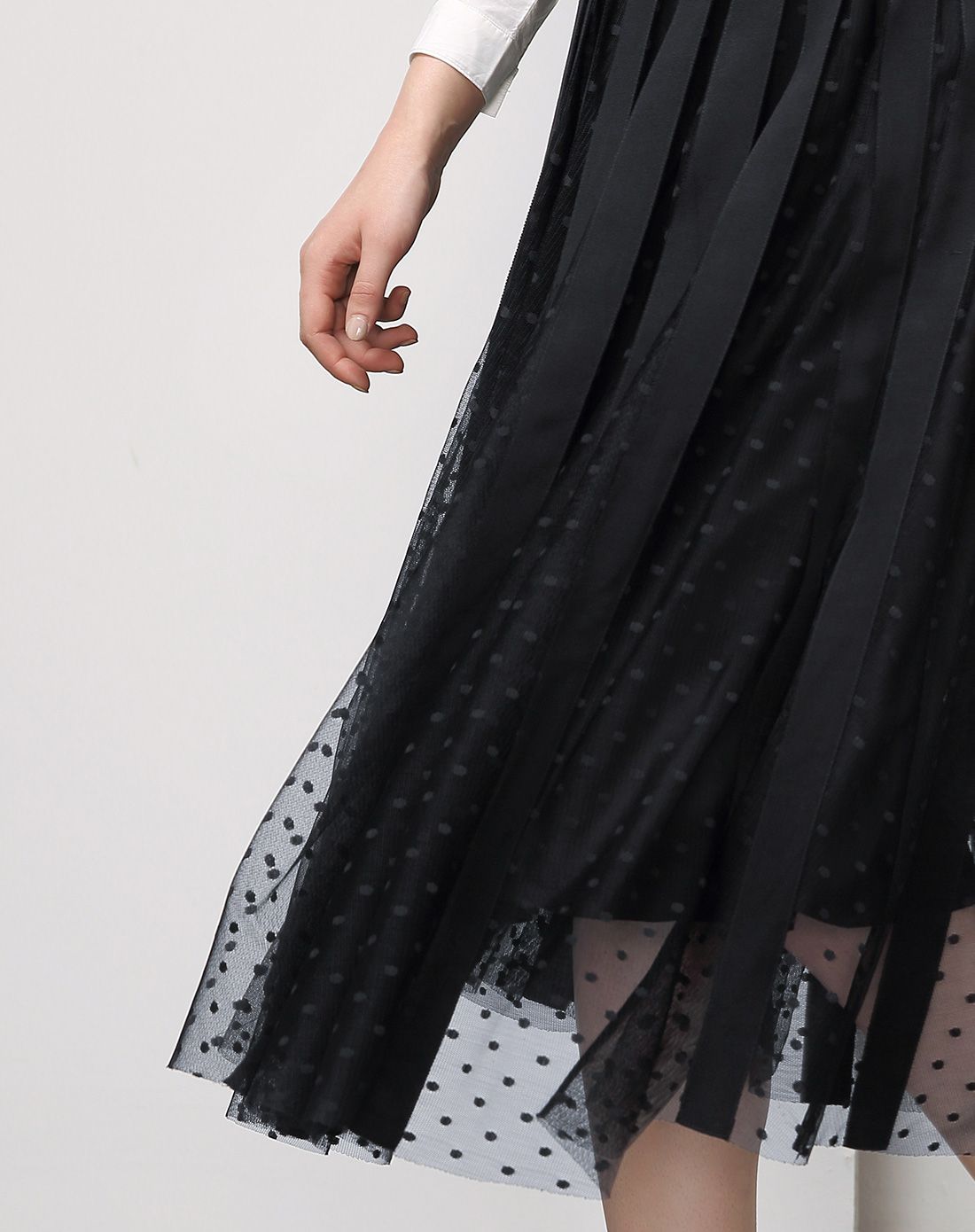 优雅黑色蕾丝网纱半裙