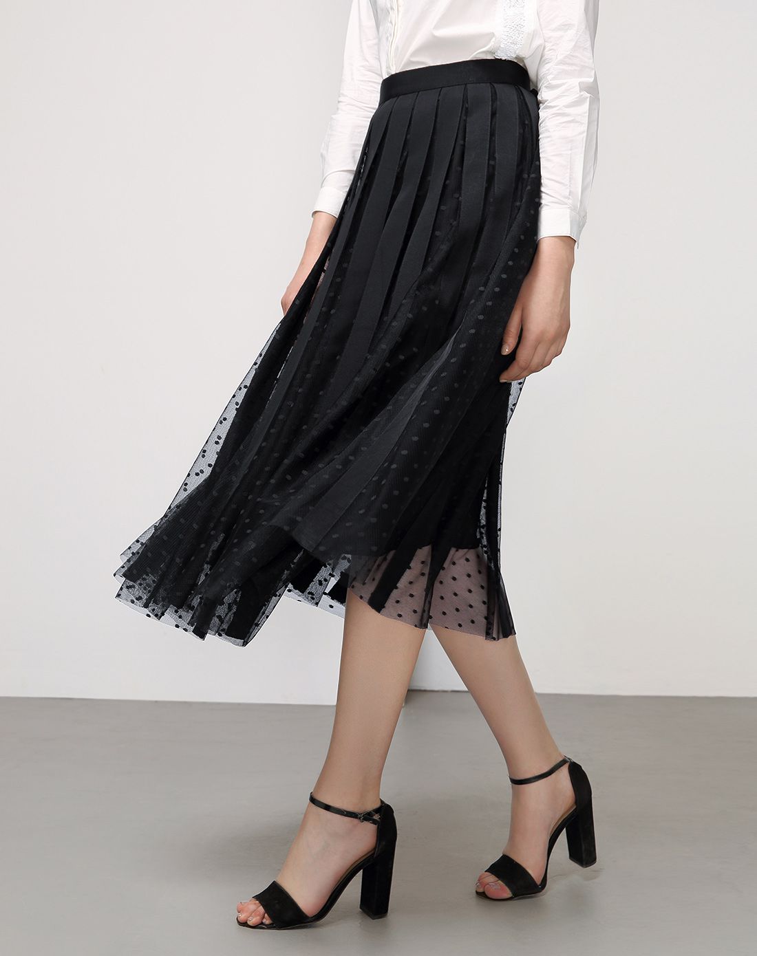 优雅黑色蕾丝网纱半裙