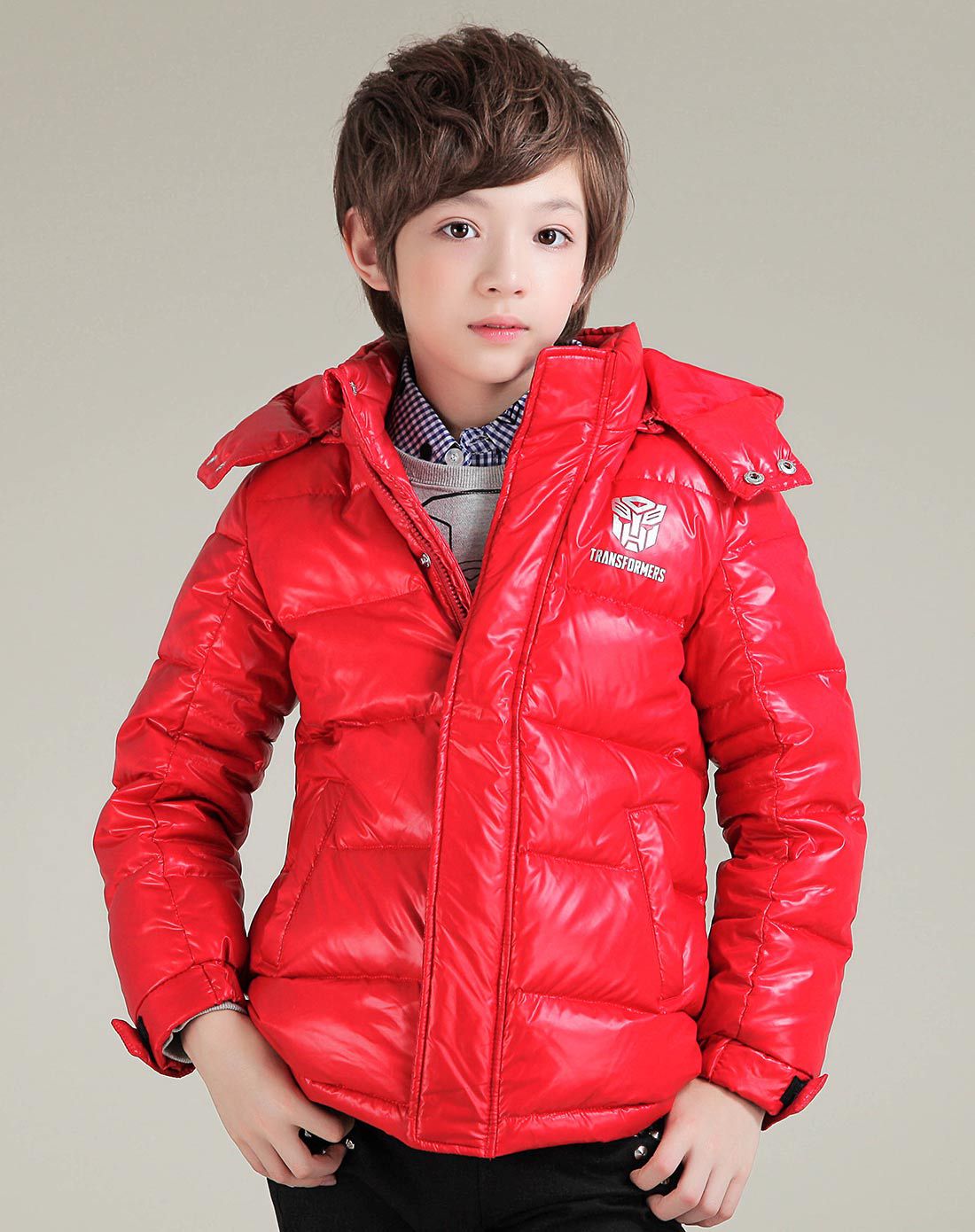 男童大红色羽绒服