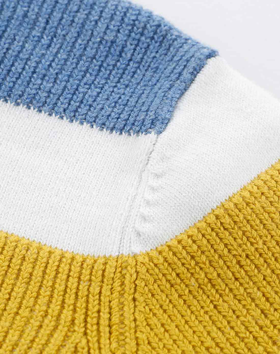 男童黄白条纹毛衣