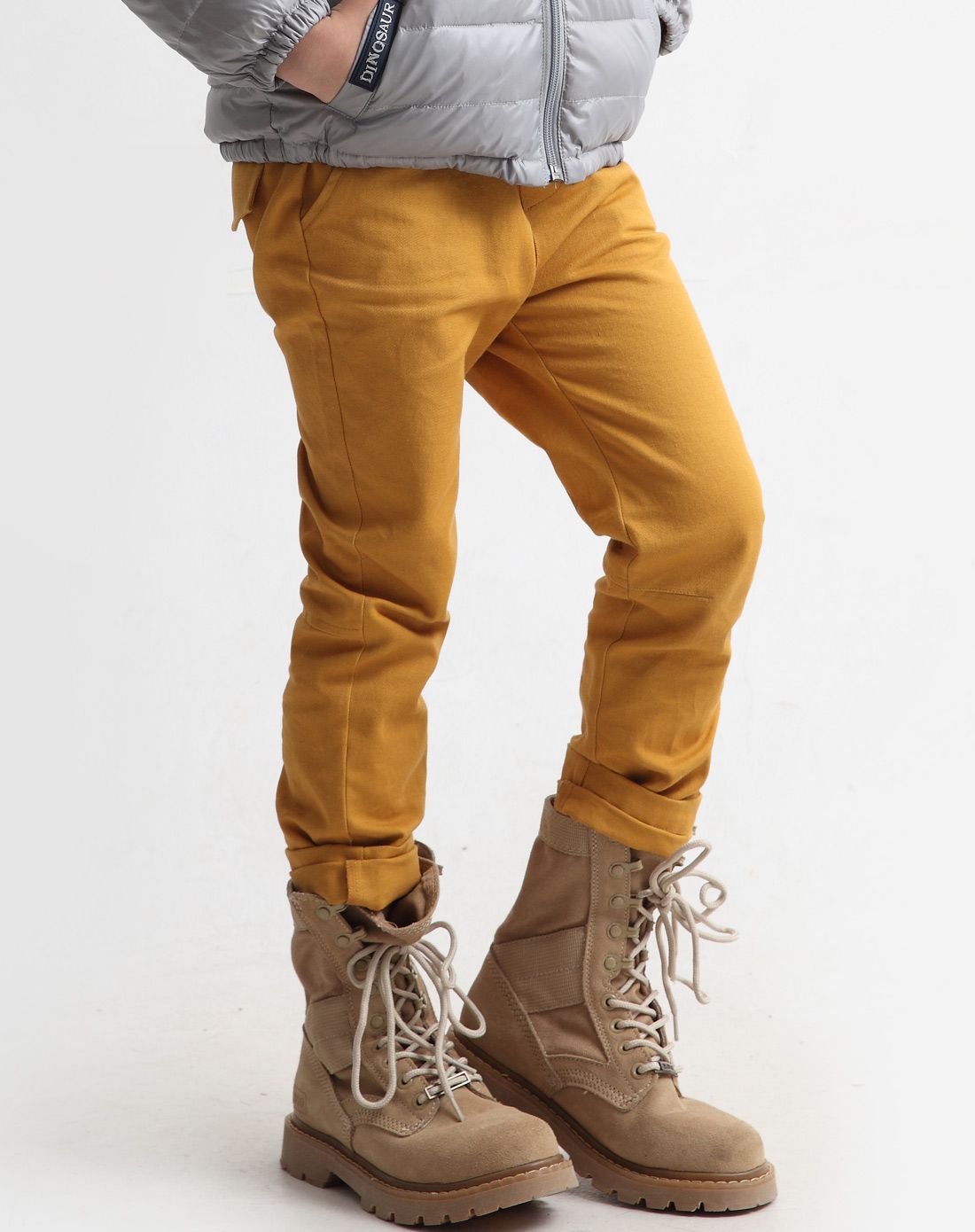 男童浅棕色裤子