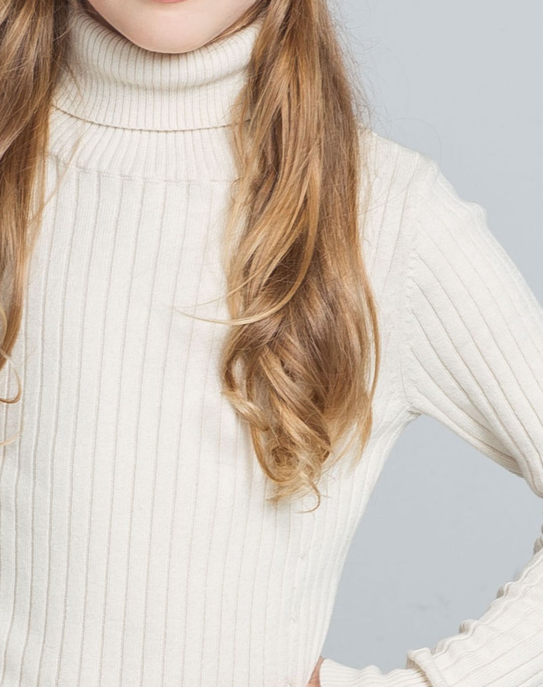 中性乳白色毛衣