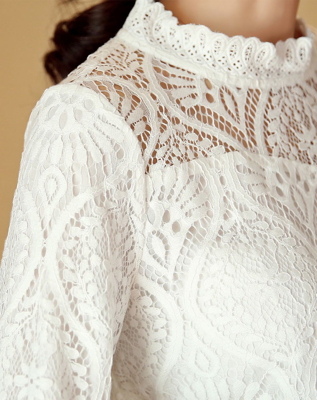白色蕾丝长袖打底衫