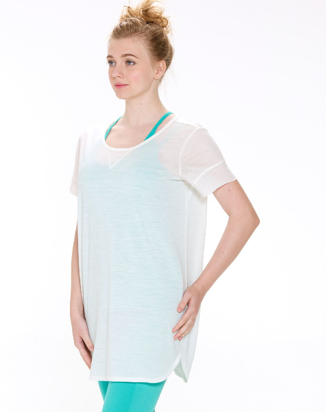 轻薄运动休闲 女子奶白羊毛t恤