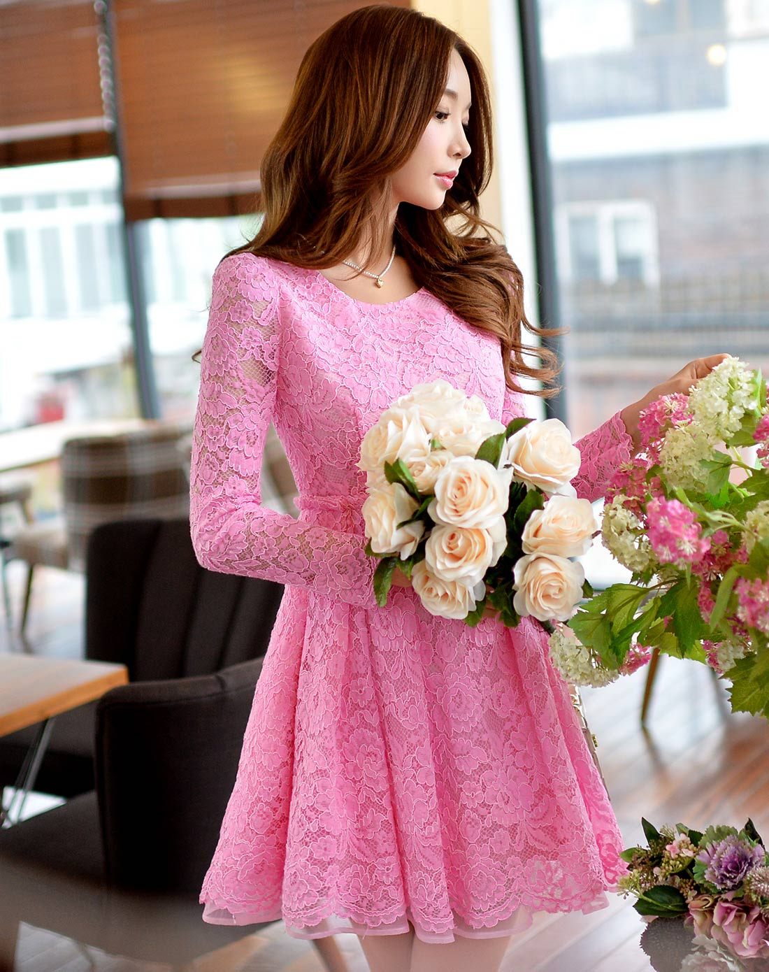 玫红色蕾丝气质长袖连衣裙