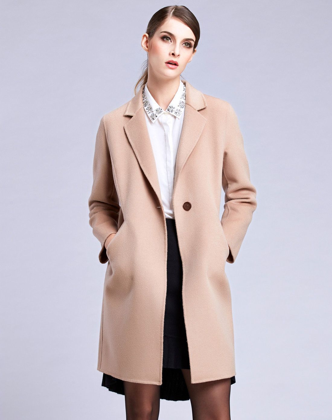 女款浅驼色翻领双面呢大衣