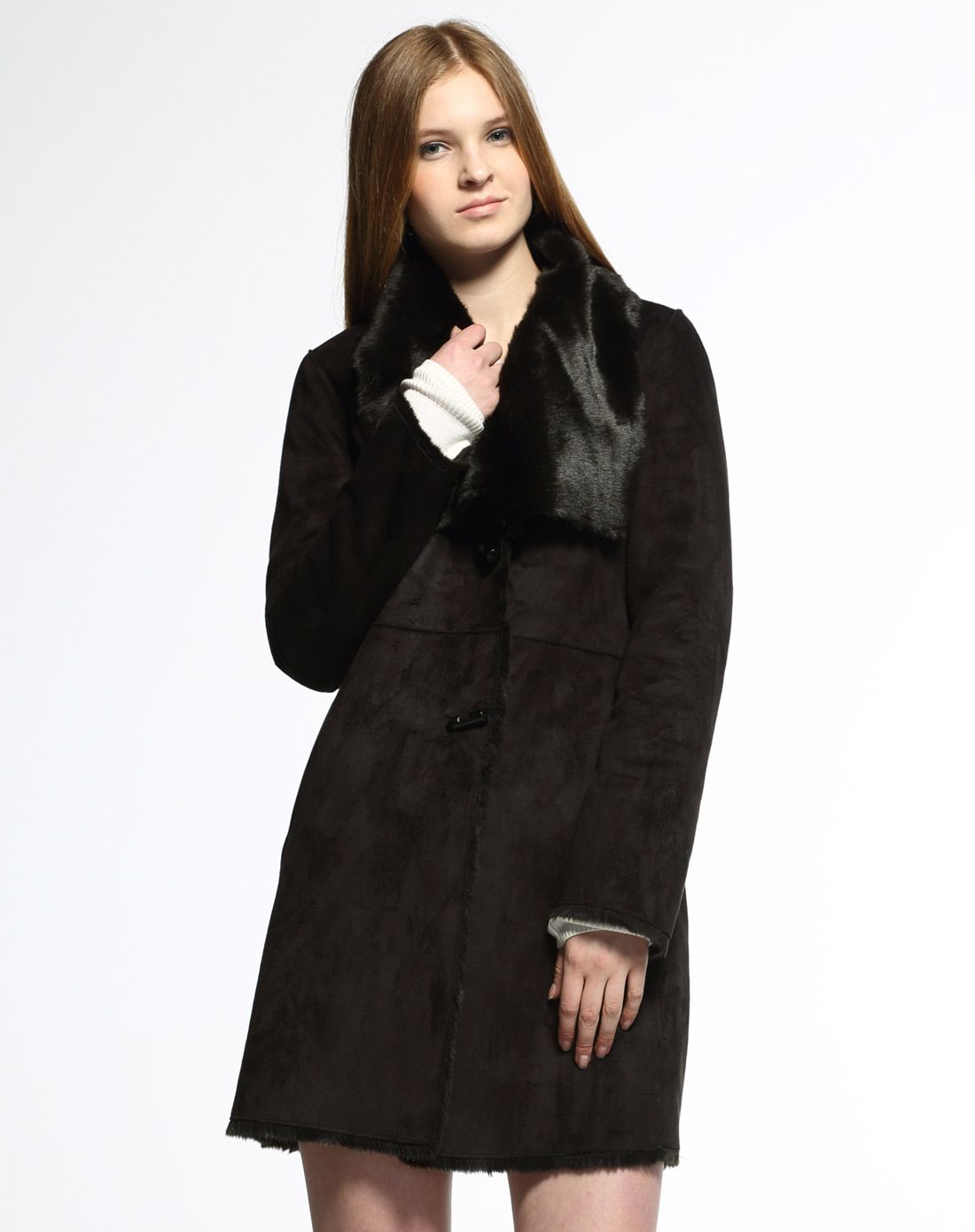 黑色时尚翻毛皮长袖大衣