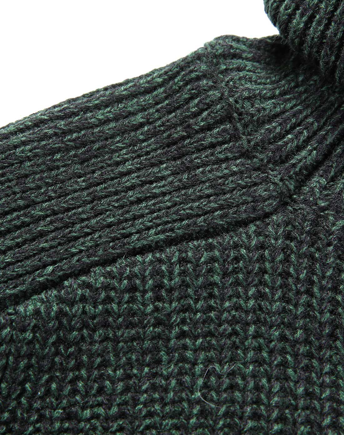 丛林绿双口袋圆领纯色针织衫