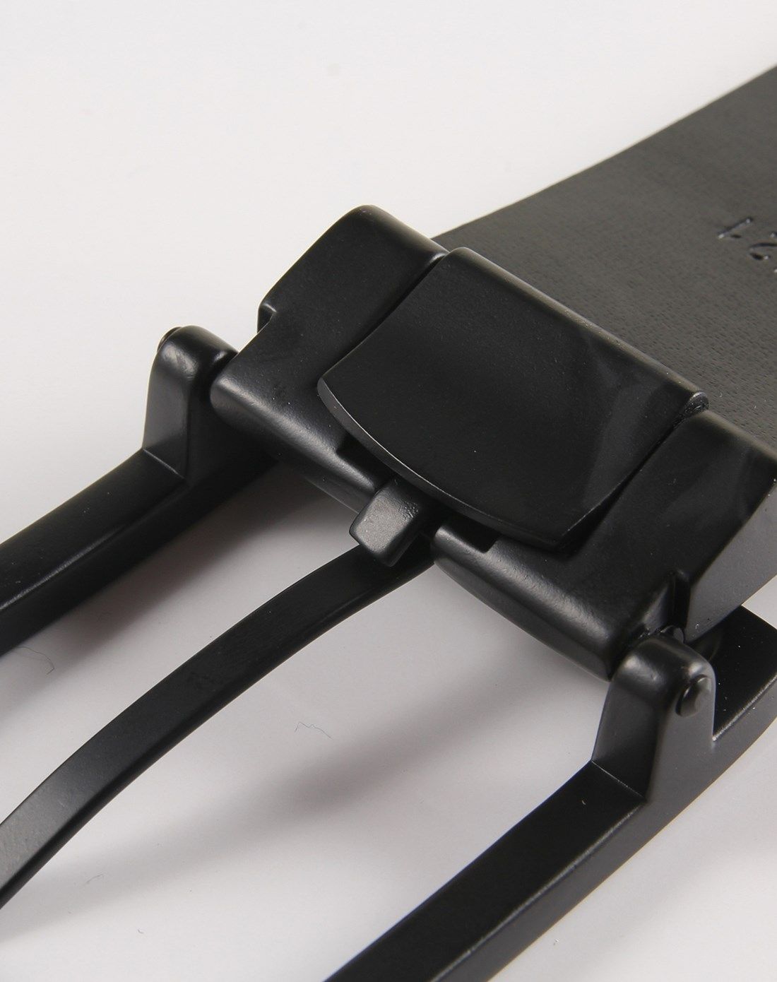 经典黑色牛剖层移膜革针扣皮带