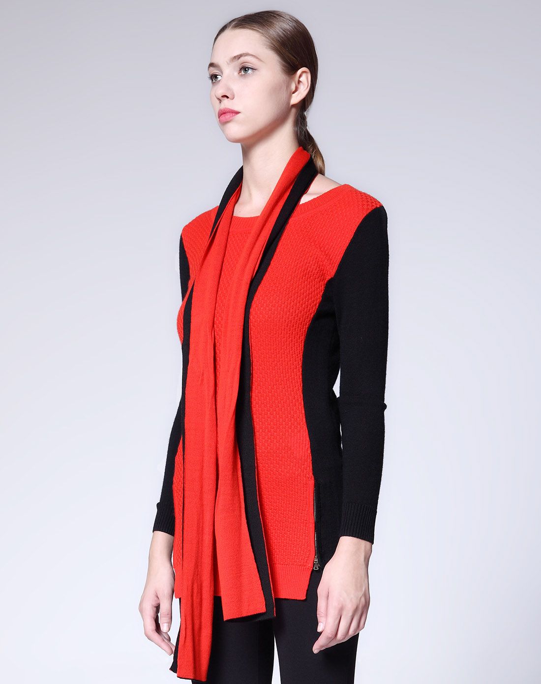 红黑经典撞色拼接长袖毛衣