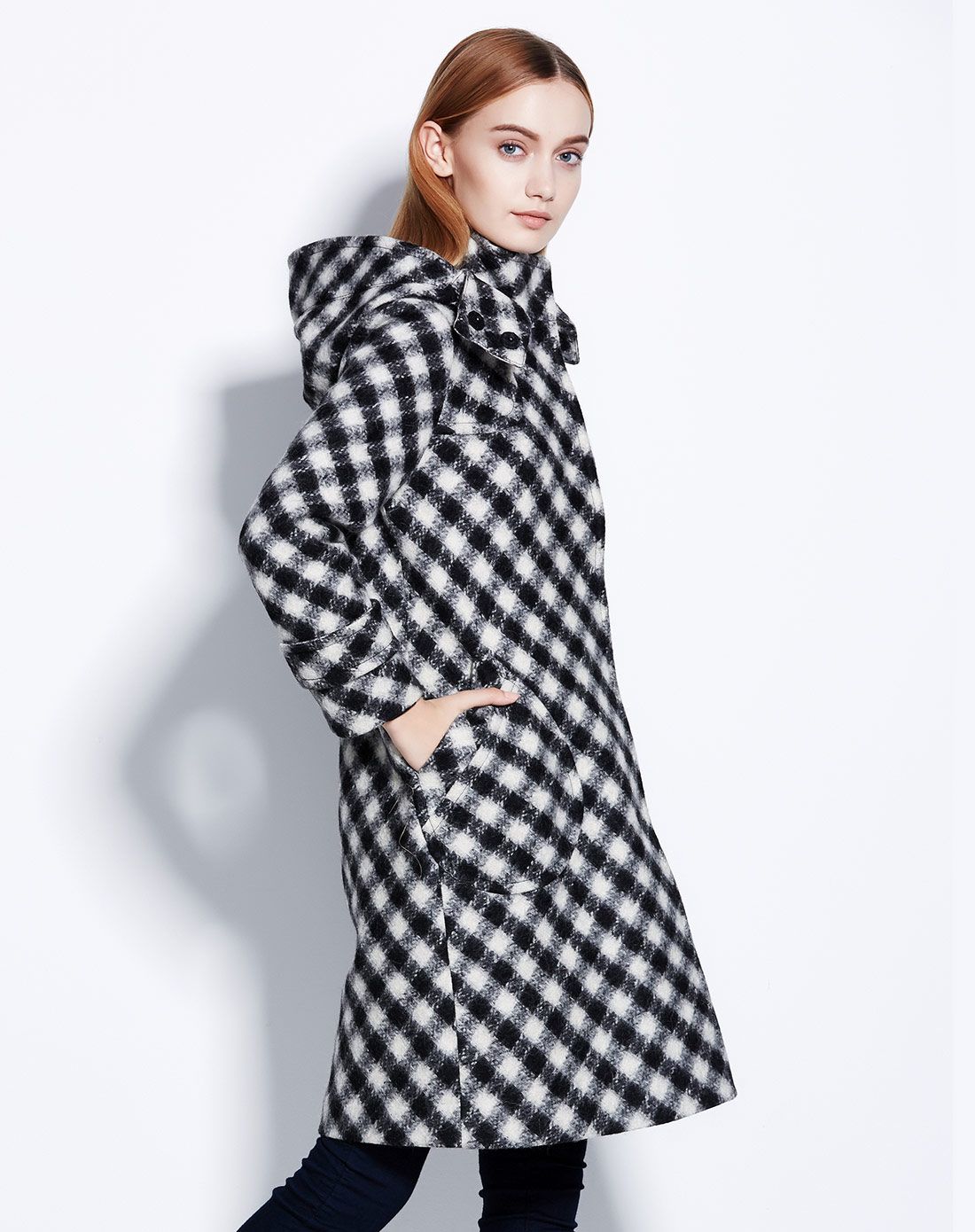 黑格纹连帽羊毛大衣